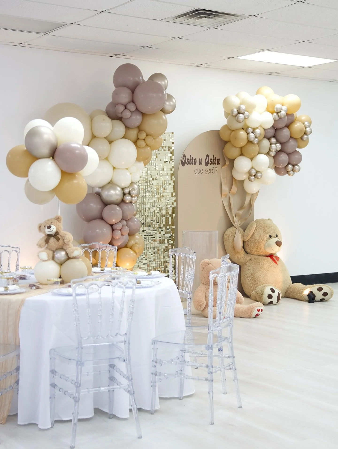 Osito u osita? 🧸🤍🍼

Gender reveal hosted at our Majestic Venue

Backdrop decoration: @majesticballoonsky 
Backdrop vinyl: @craftsbyab 

#genderreveal #majesticballoons #baby #balloonsdecor #newbaby #sharethelex #lexingtonky #babyontheway #revelaci