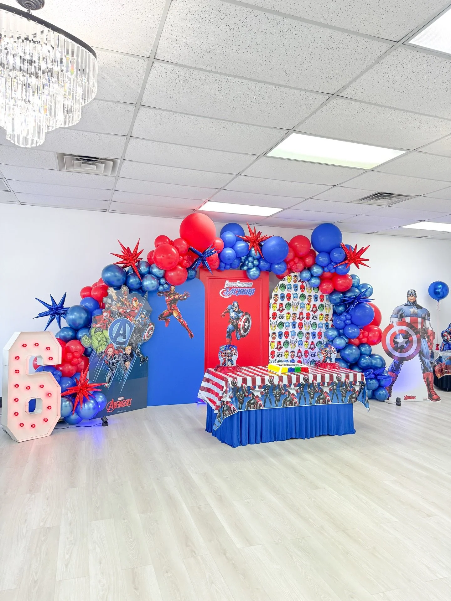 Our Signature Package in action 🎈

Celebrate stress-free in our venue: 
✔️ Tables, chairs &amp; linens 
✔️ Post-event cleaning 
✔️ Bring your own food &amp; drinks (yes, even alcohol!) 

💥 This setup is our Signature Package! For a full WOW experie