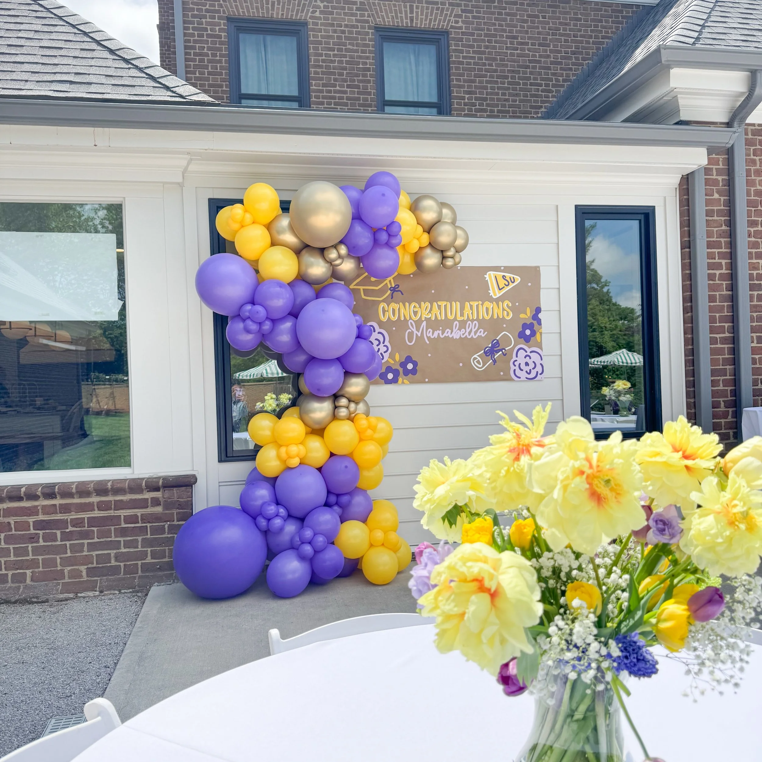Celebrating this sweet high school graduate before her next chapter at LSU 🎓

 Graduation season is finally here 👩&zwj;🎓🎓👨&zwj;🎓

Limited spots available🎈Inquire early, link on Bio!

#majesticballoonsky #sharethelexky #lexky #lexingtonkyevents