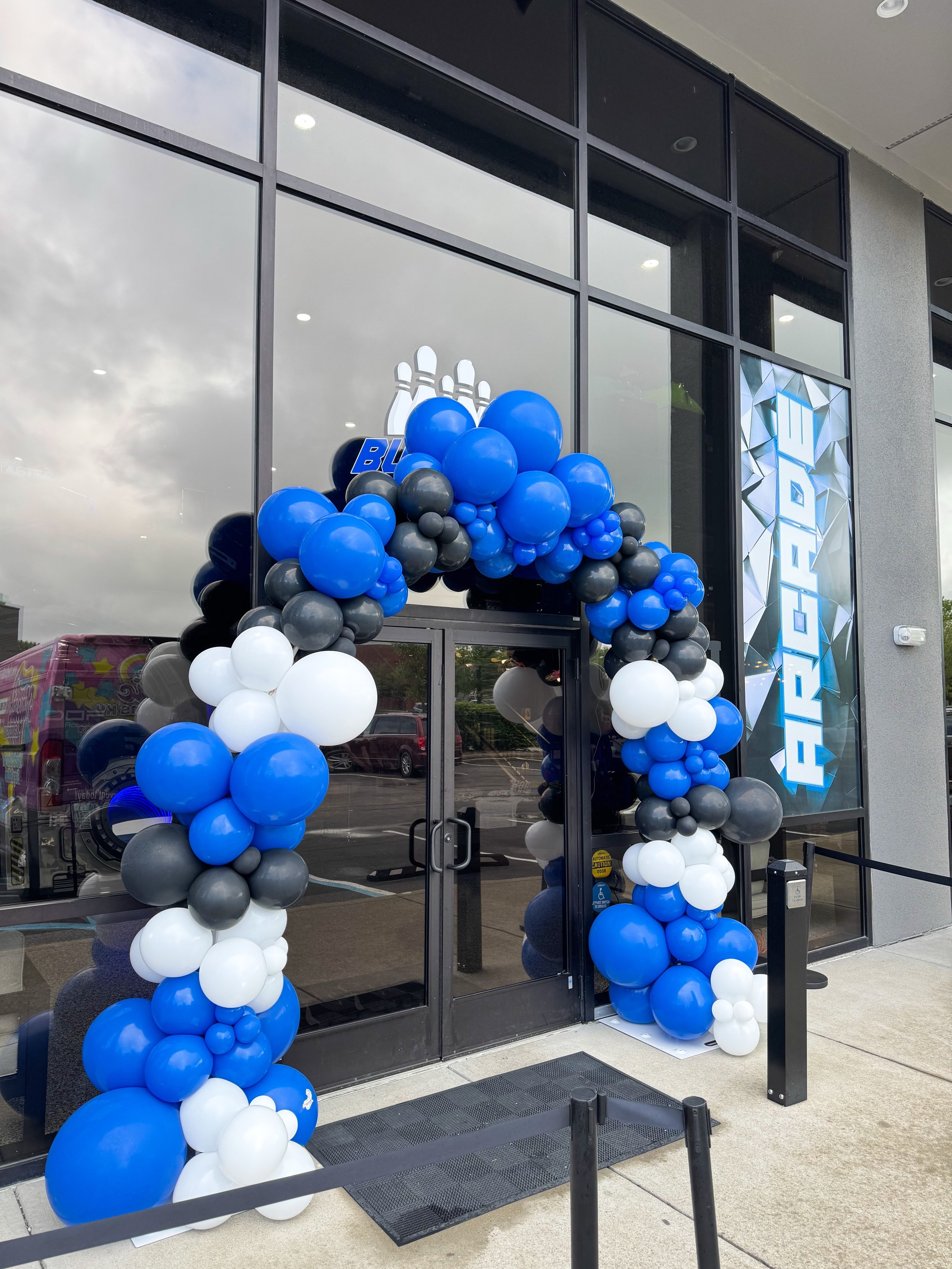 A welcoming entrance always makes the moment feel special 🎈

Balloon arch installation for Bugsy&rsquo;s Entertainment Grand Opening in Hamburg.

If you&rsquo;re planning a business event or opening soon, we&rsquo;d love to help.

#lexingtonkyevents