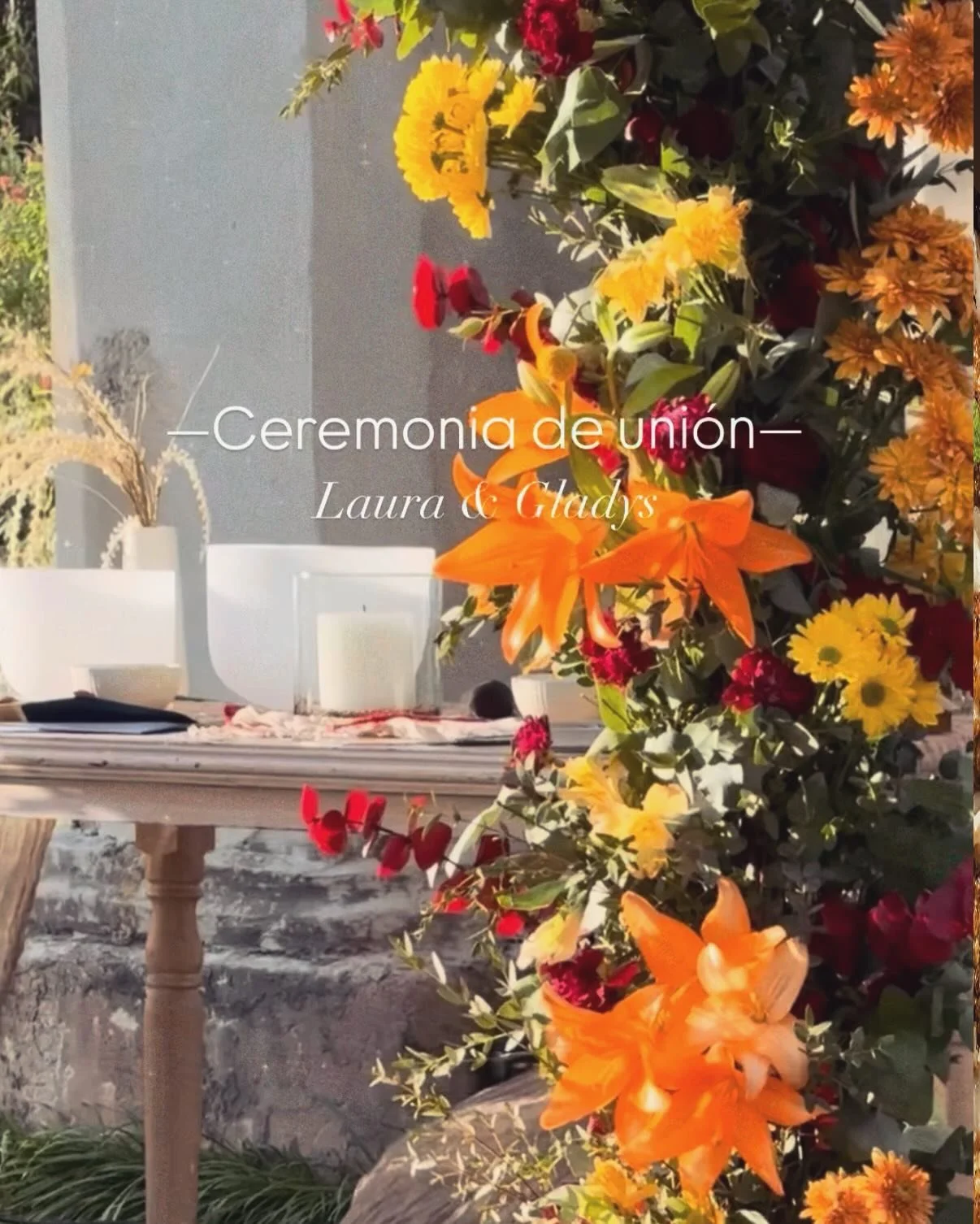 Celebrar el amor ❤️
Hay momentos en los que todo se detiene. Solo queda la certeza y ustedes, mir&aacute;ndose como si el universo hubiera conspirado para este instante.
que han elegido caminar juntas.

Que sus manos sigan encontr&aacute;ndose
con la