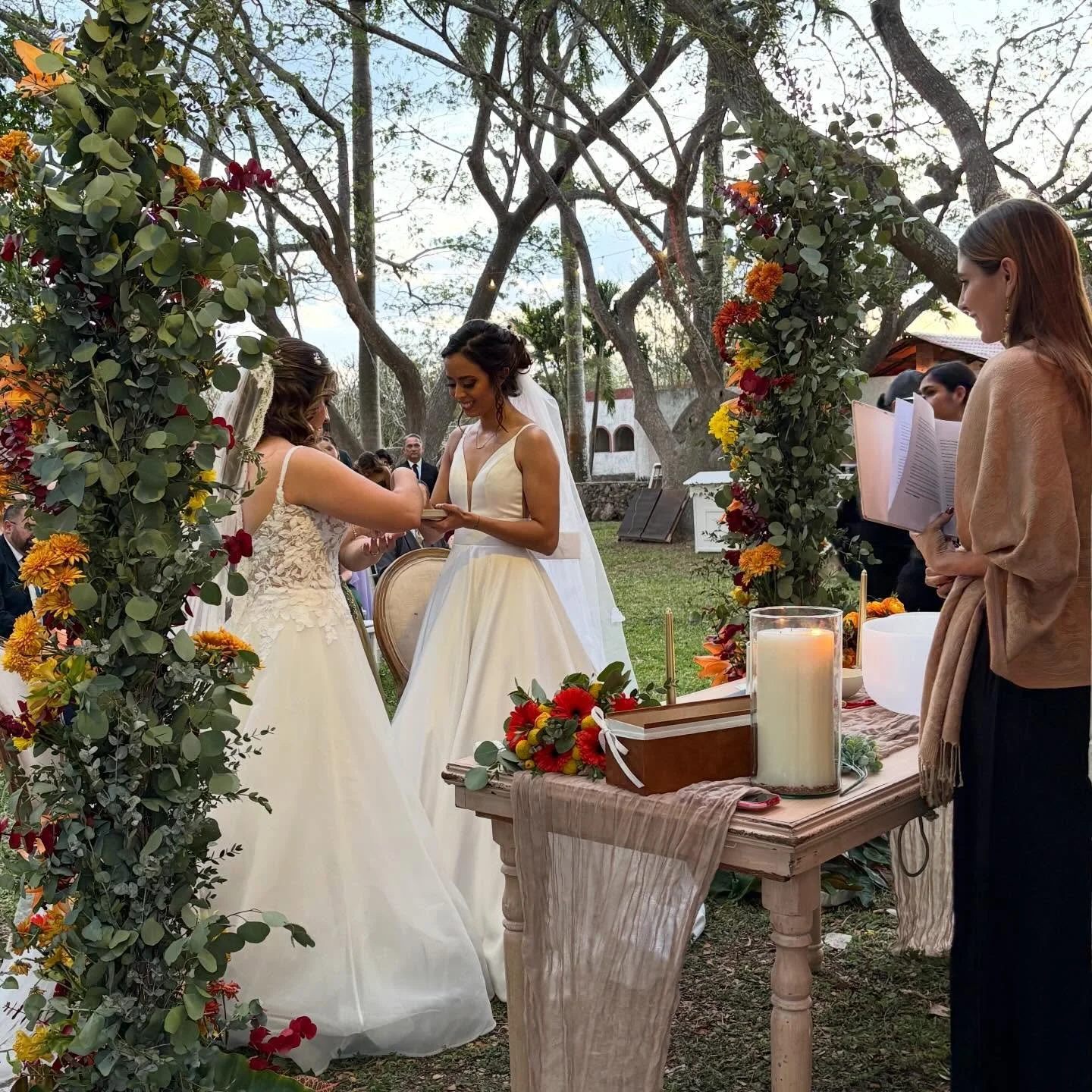 &ldquo;Hay encuentros que no son suerte&hellip;
son promesas que se vuelven sencillas de cumplir
cuando el alma ya se hab&iacute;a reconocido desde antes.&rdquo; 🤍✨

#wedding #bodas #ceremoniahol&iacute;stica #amor 
#loveislove