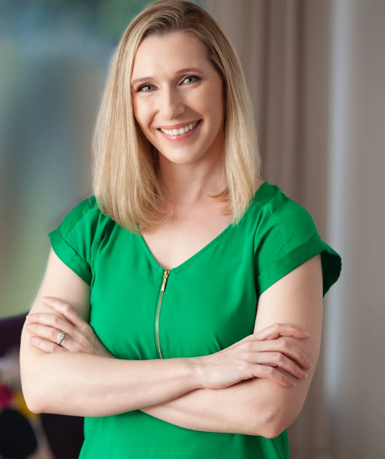 chicago-il-business-executive-headshots-studio-woman-green-shirt.jpg