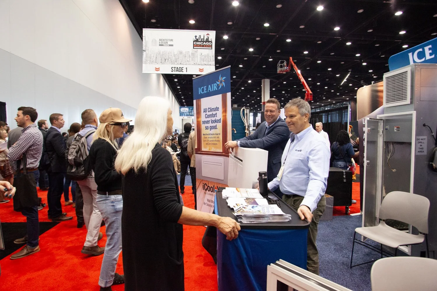chicago-il-corporate-conference-event-photography-speakers-at-booth-05.jpg