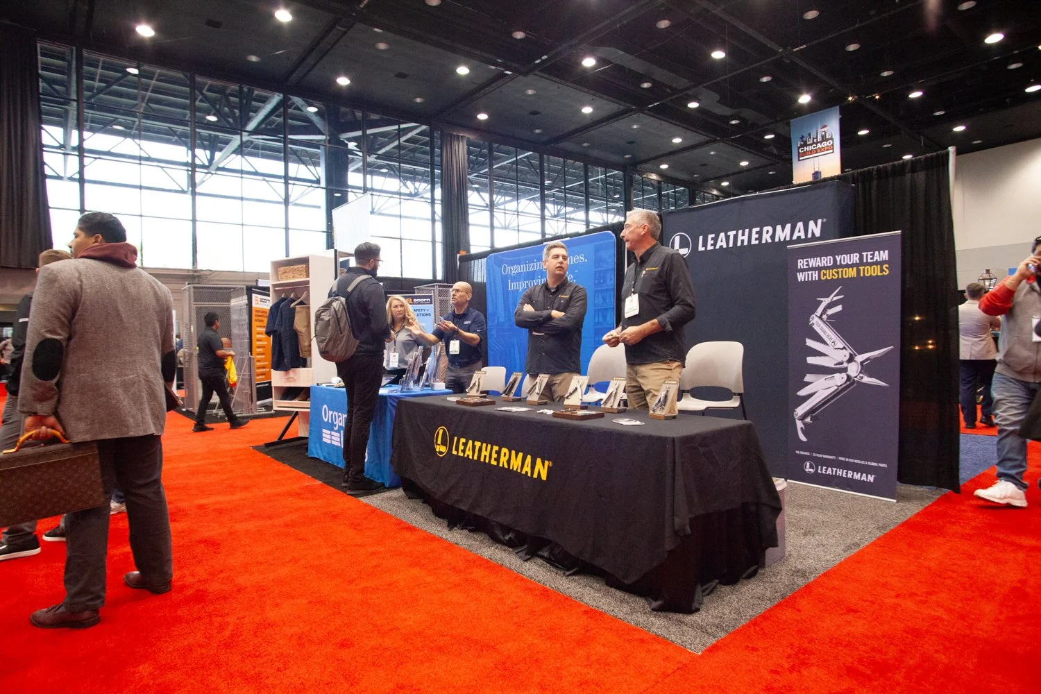 chicago-il-corporate-conference-event-photography-speakers-at-booth-04.jpg