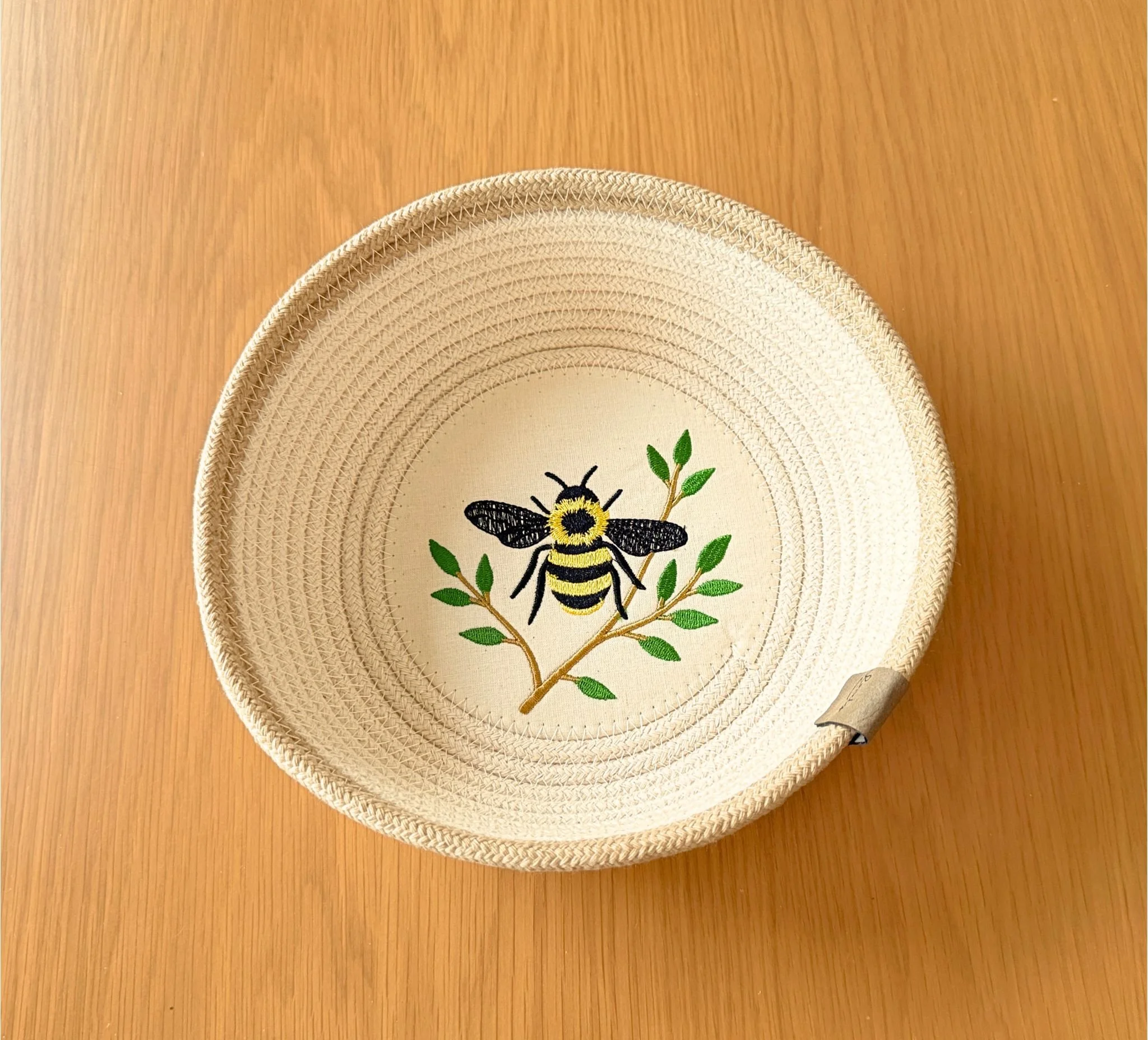 beeOnaBranch L485.jpg