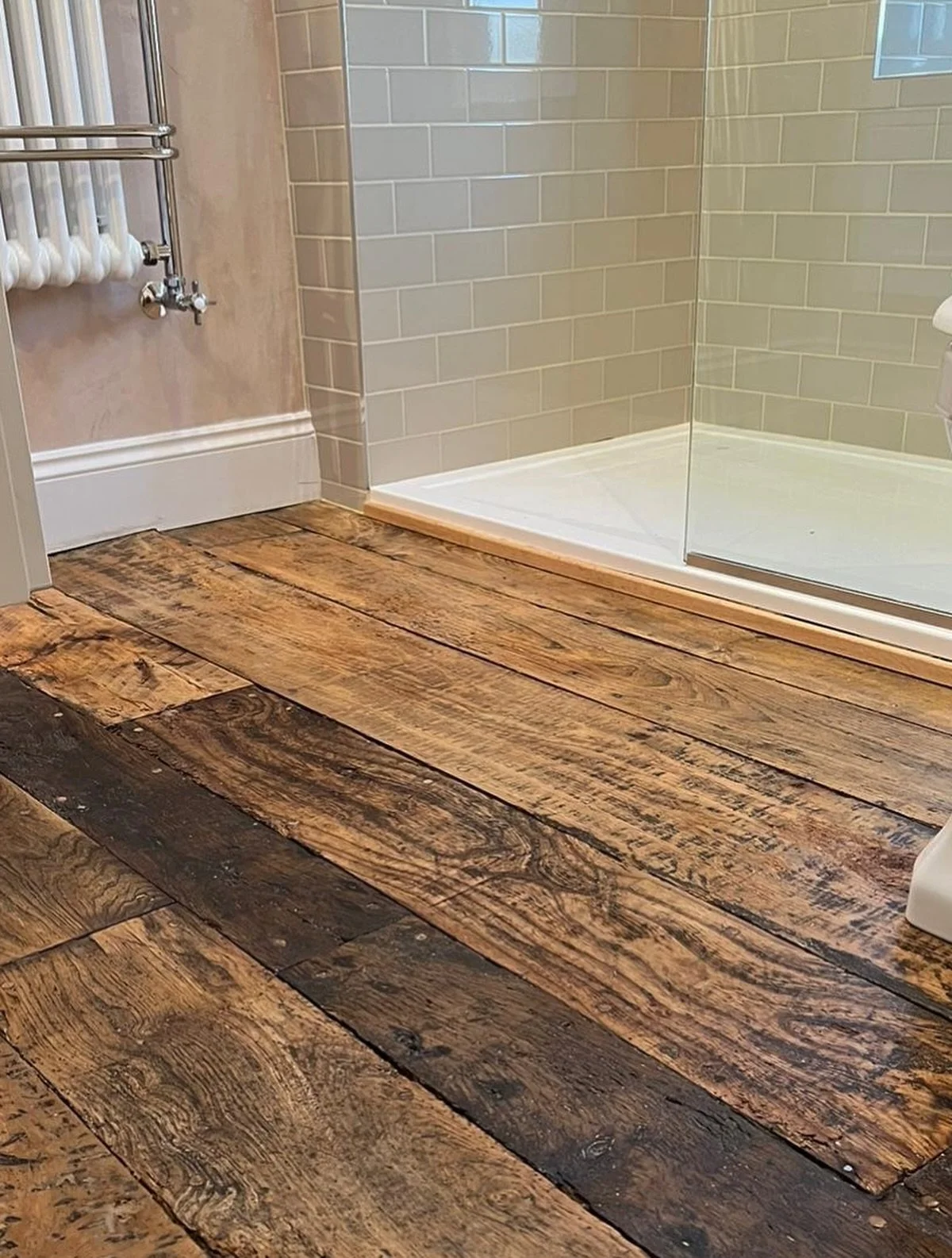 We recently installed restored elm floorboards, bringing warmth, texture and a unique, timeless finish to the space.
A small change that makes a big impact.

Thinking about adding bespoke flooring or carpentry to your home?

📞 07791 289351
📧 cotswo