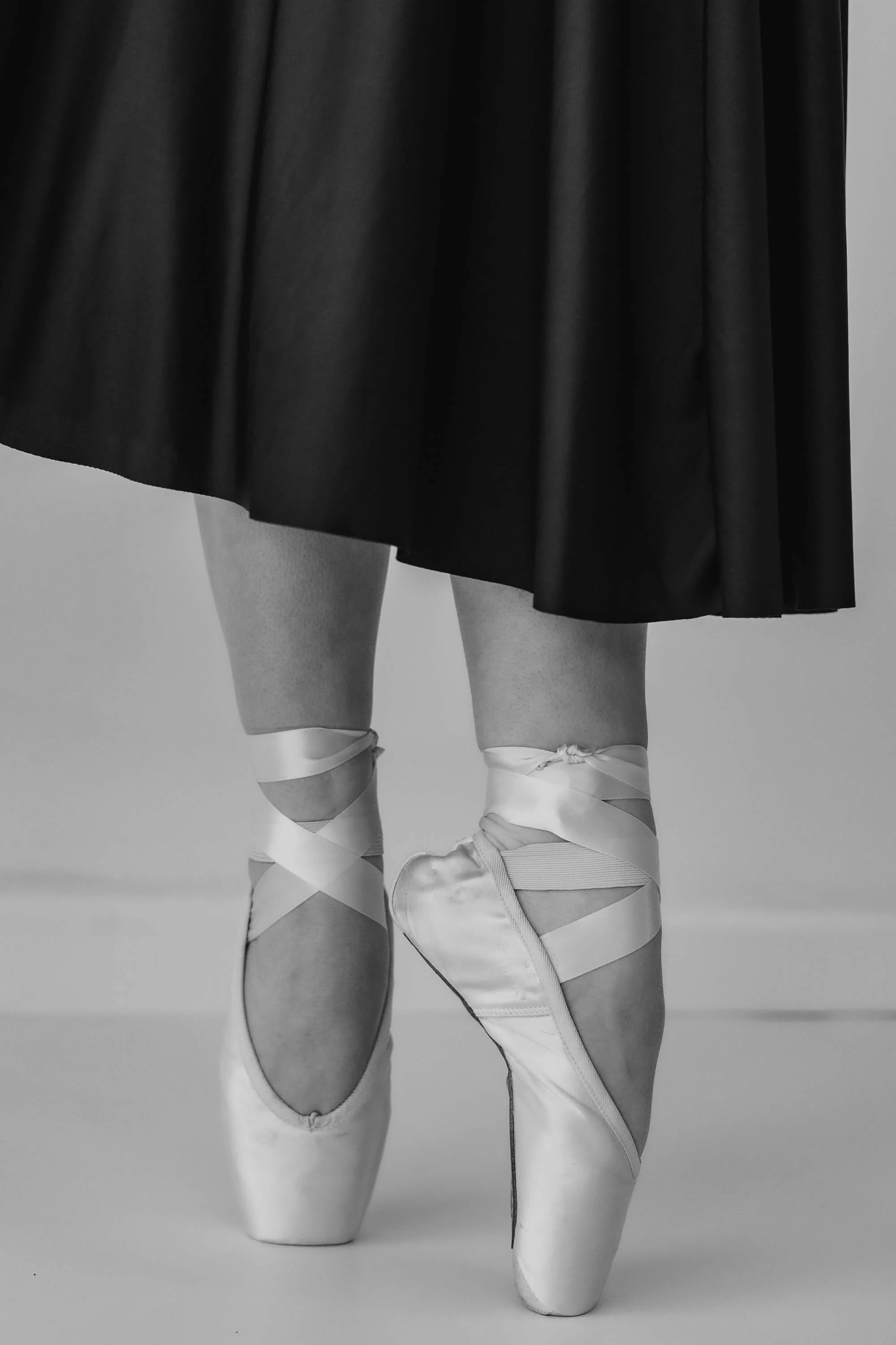 A black and white close up of a dancer en pointe.