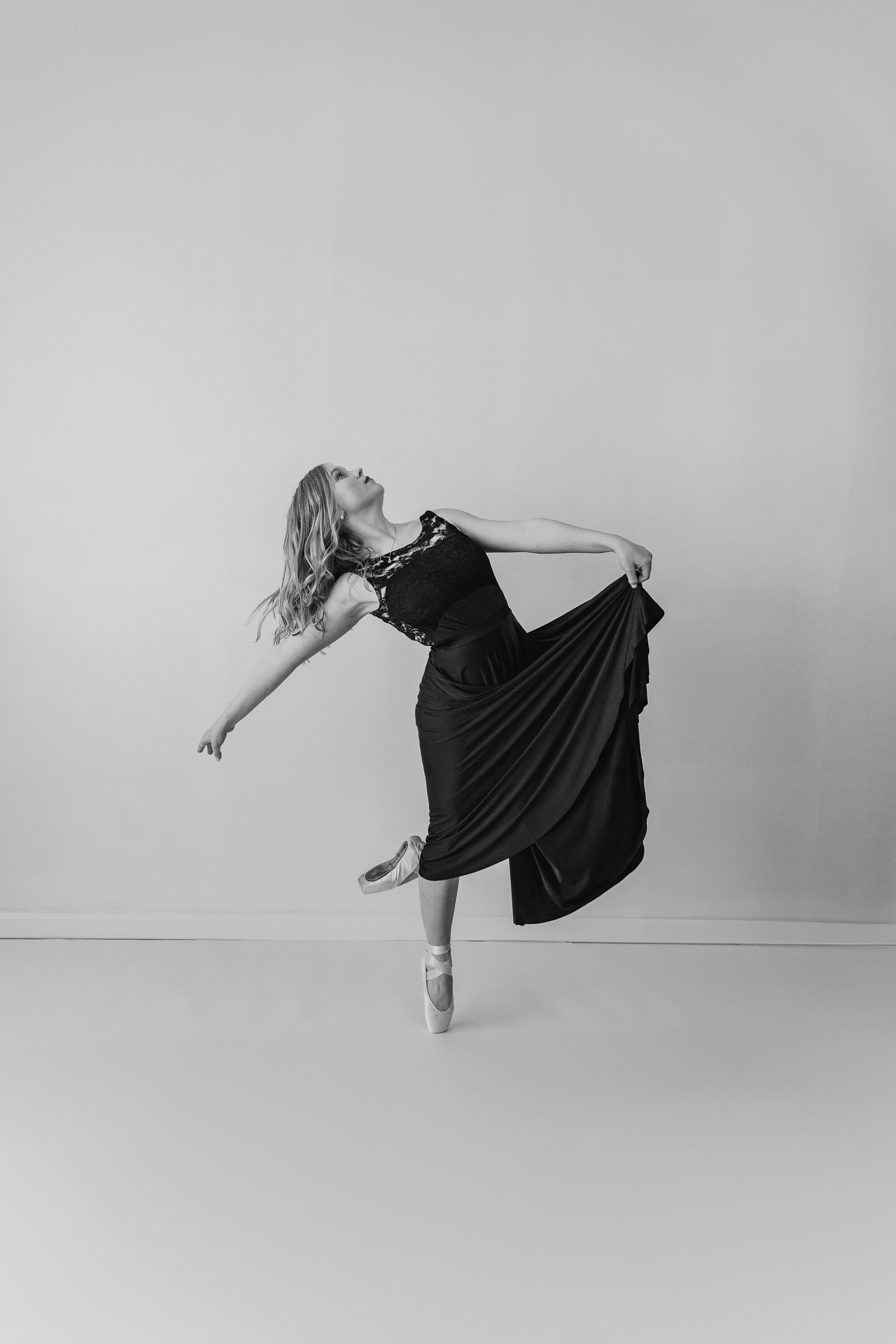 A black and white of a talented dancer in Bloomington, IL