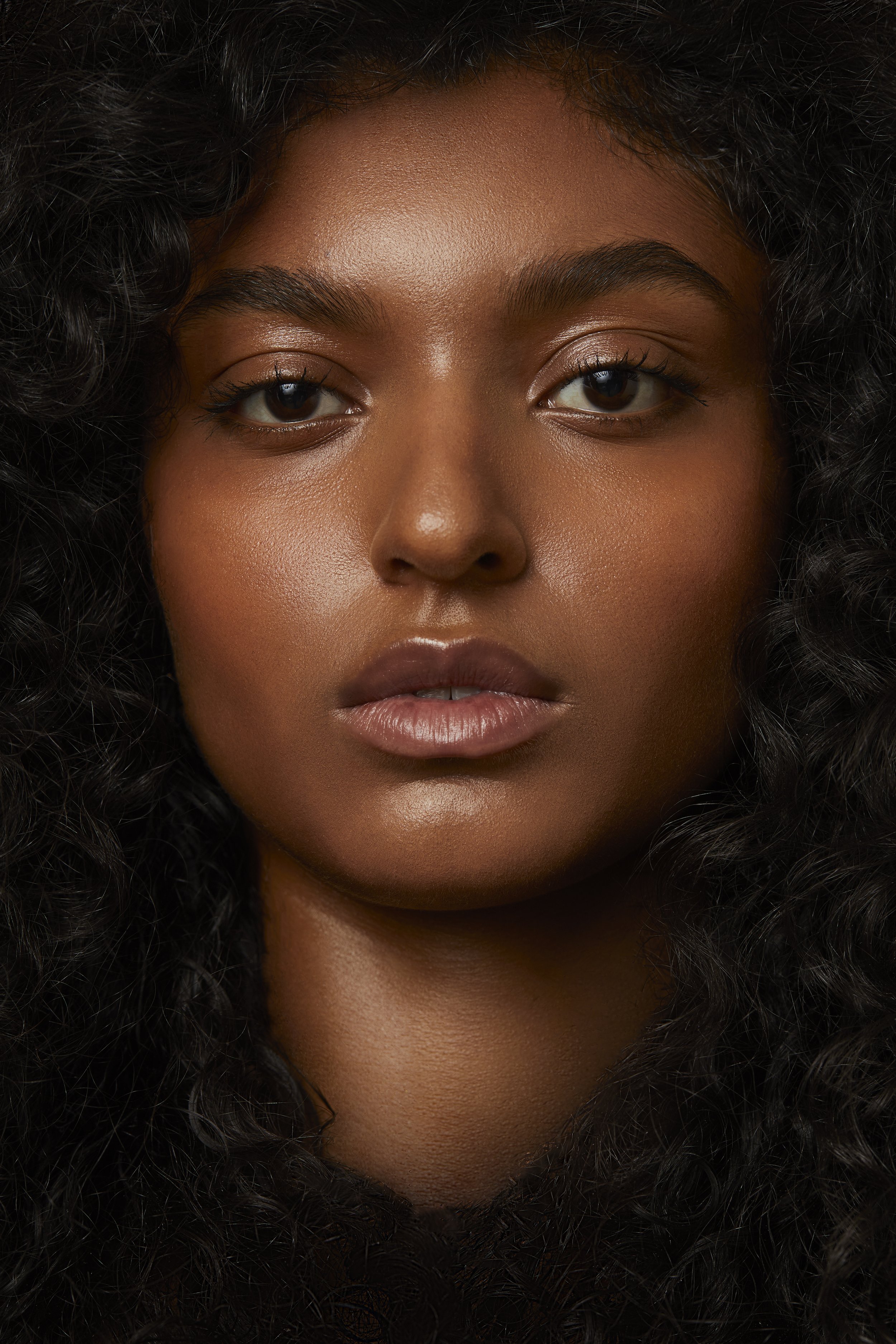 Foto: Sophie Daum / Modell: Akosua / Agentur: MUGA / Arist: Buse