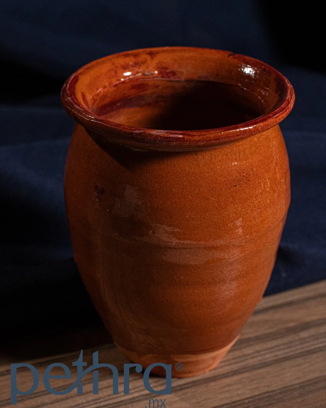 No solo trabajamos de gran manera la piedra volc&aacute;nica y el m&aacute;rmol, sino que tambi&eacute;n el barro.

#lozadepiedra #pethra #pethramx
#piedradecantera #piedravolcanica recinto recintovolcanico molcajetes
📸 Foto: @FORO2.8