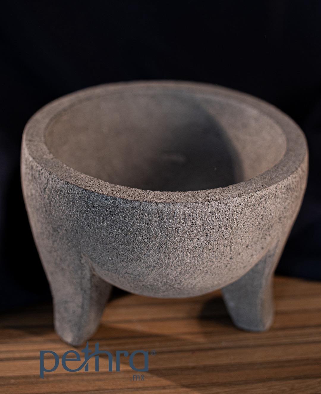 Uno de nuestros consentidos en Pethra.mx 🖤

#LozaDePiedra #Pethra #PethraMX
#PiedraDeCantera #PiedraVolc&aacute;nica