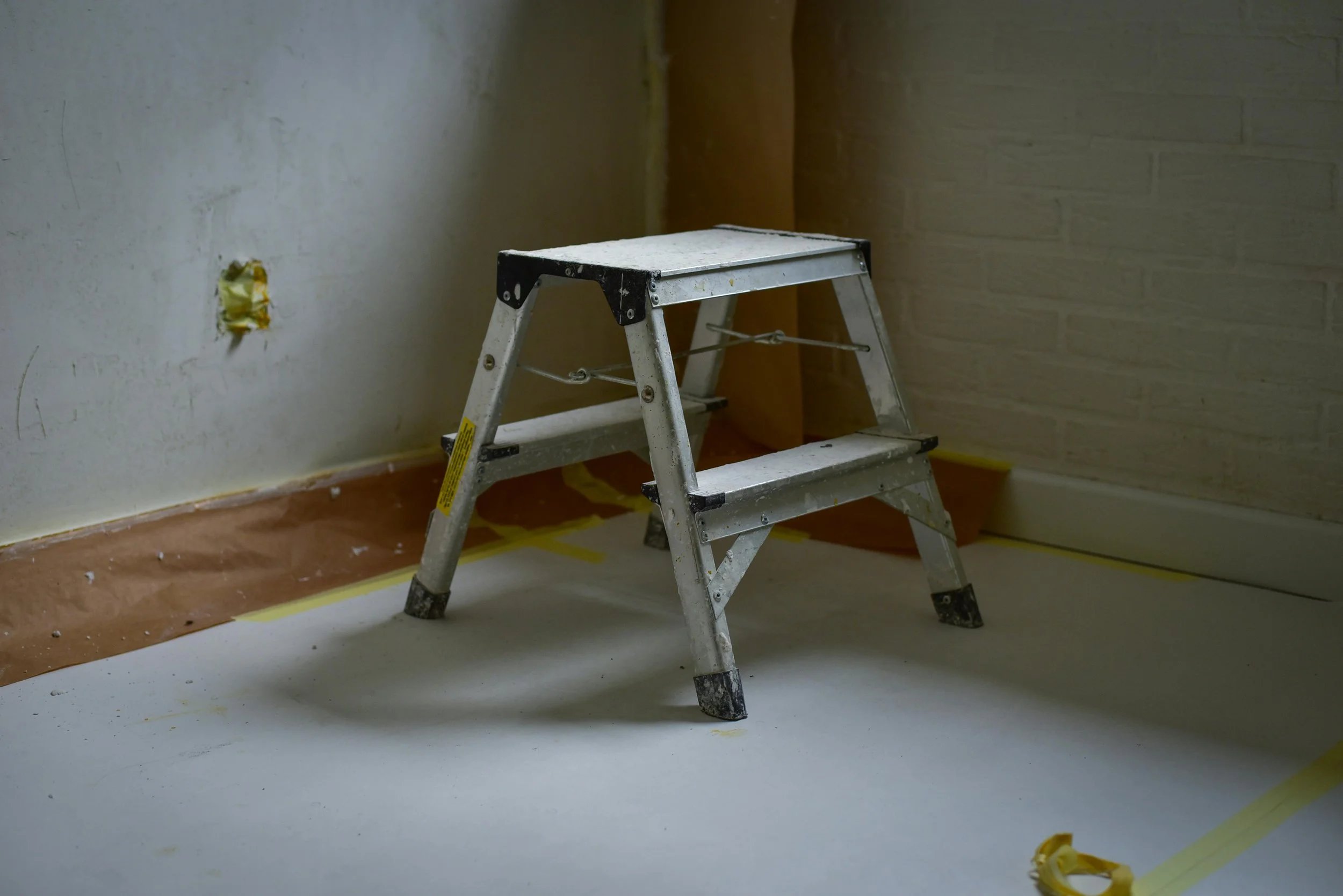 Picture of a metal 2 step stool.