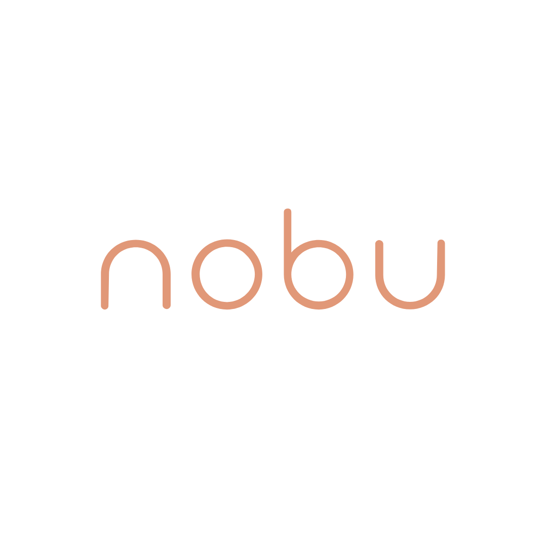 Logo com o nome 'nobu' em letra cursiva de cor pêssego claro sobre fundo branco.