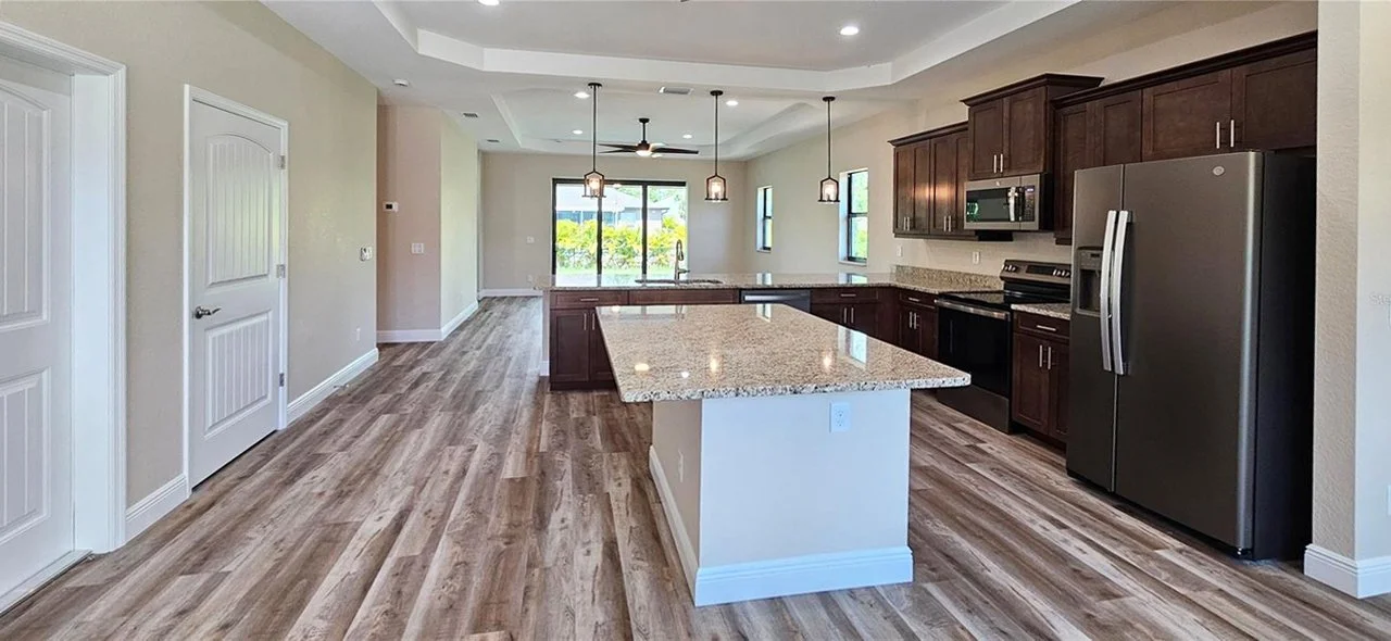 01-02 Kitchen.jpg