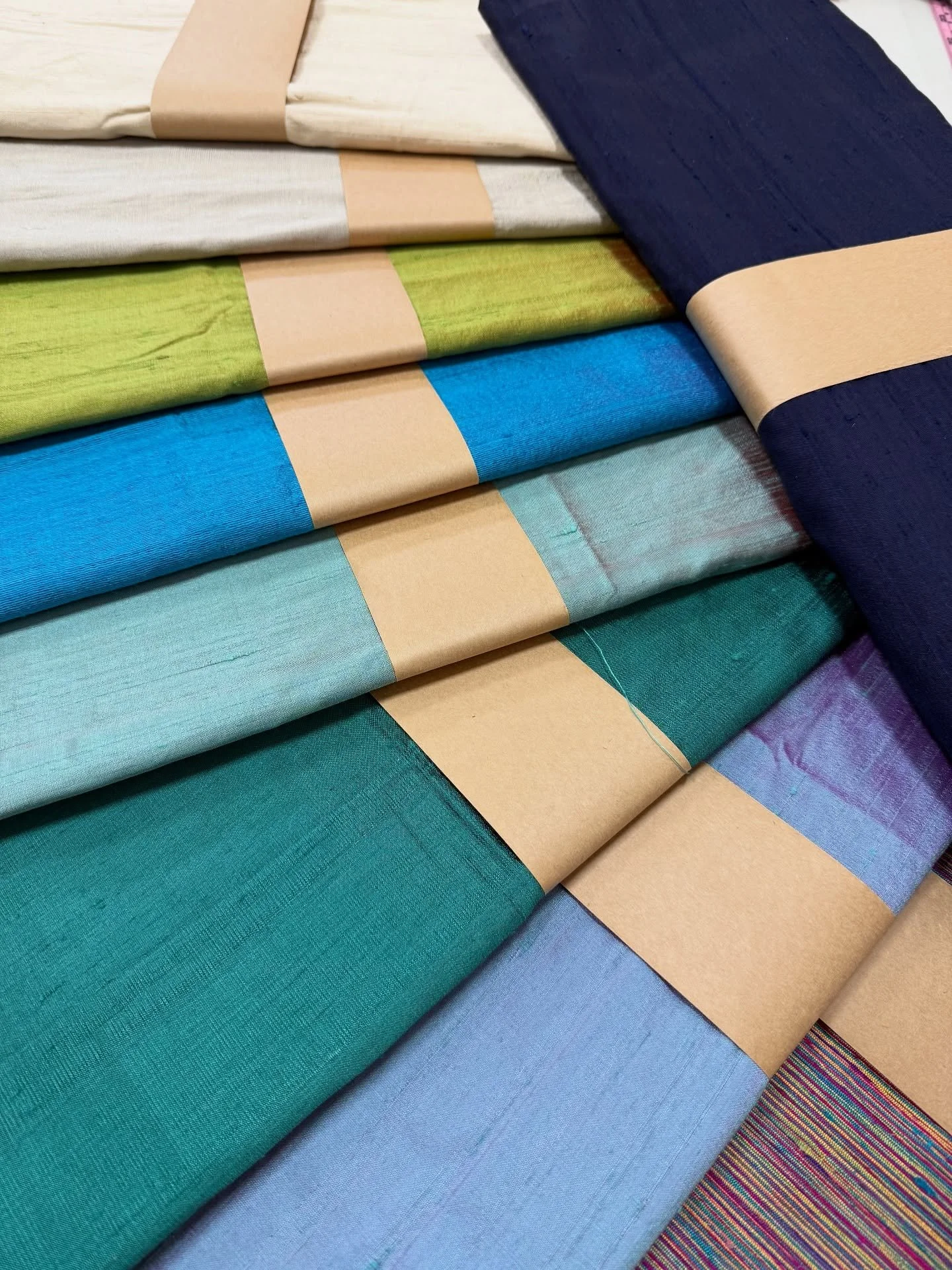 This morning we put out a shelf full of new fabric bolts and 1/2 yard cuts. Plus 3 1/2 yards of a gorgeous navy blue silk dupioni. There’s some beautiful pieces of shot silk dupioni already on the floor! (First photo)
#SPAREMarin #CreativeReus