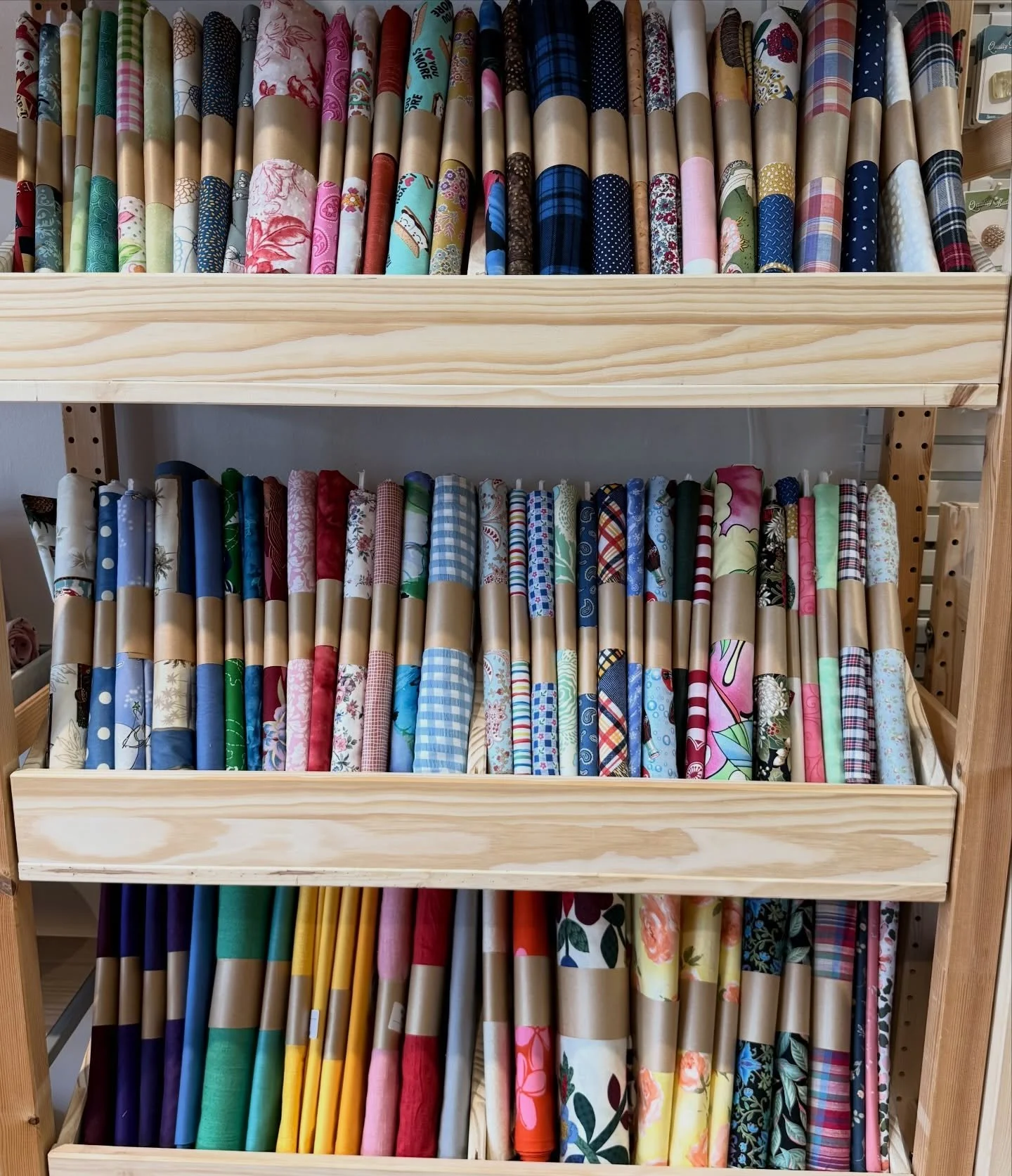 We&rsquo;re constantly updating the store display fixtures and along with these new shelves, comes three rows of new fabric out today!

#marincounty  #creativereuse #sananselmo #fabricstore #sparecrafts