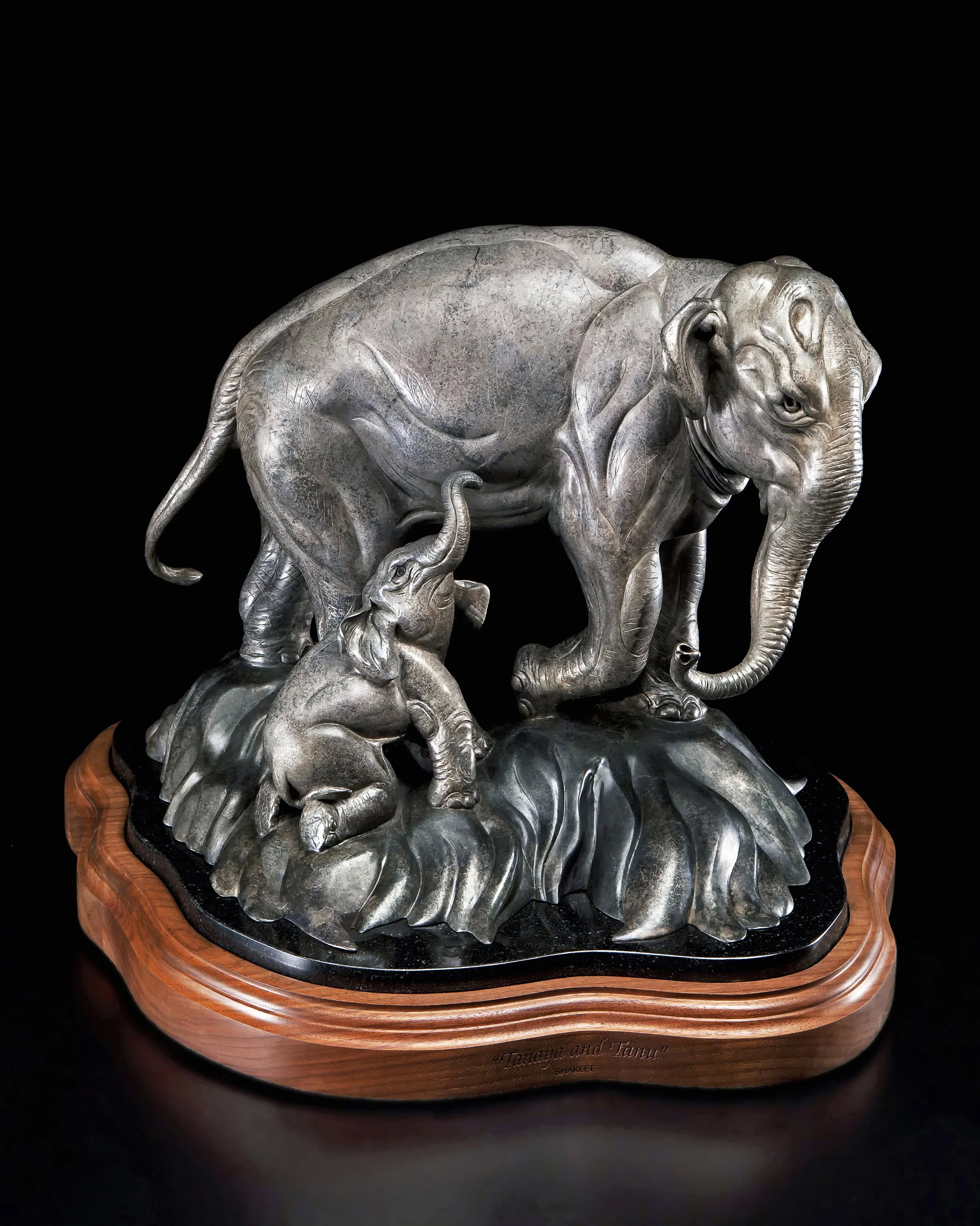 Sculpture of two elephants, a baby and it's mother