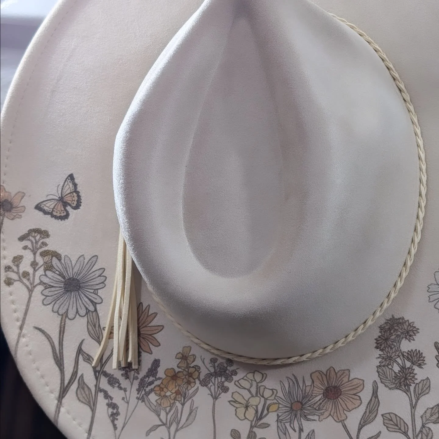 Fell in love with this hat by @blessedandboujee.shop 🫰🏻🩷