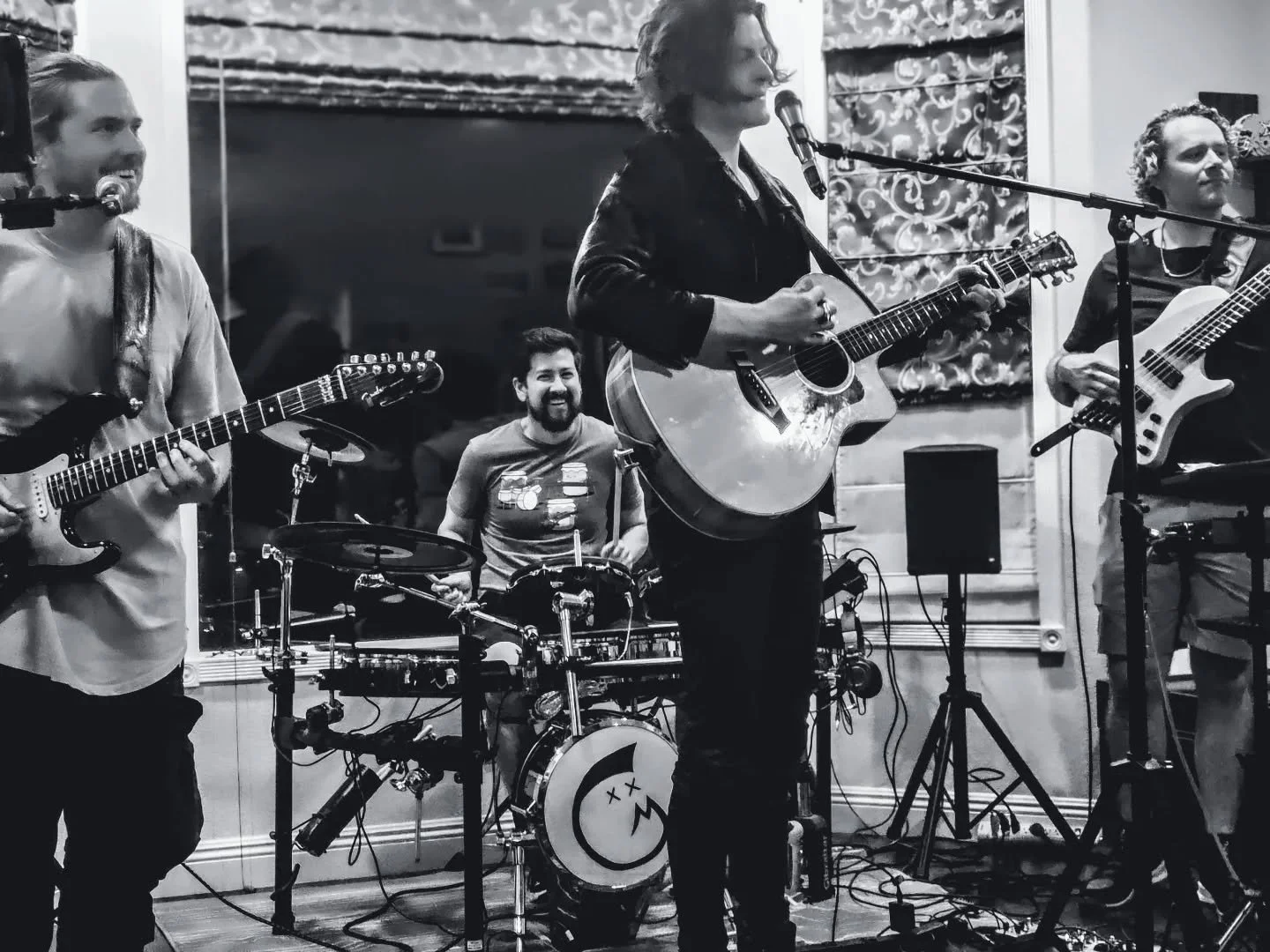 Playing live 💪🏻@mirageofpenguins @malwarebutters @trmwil