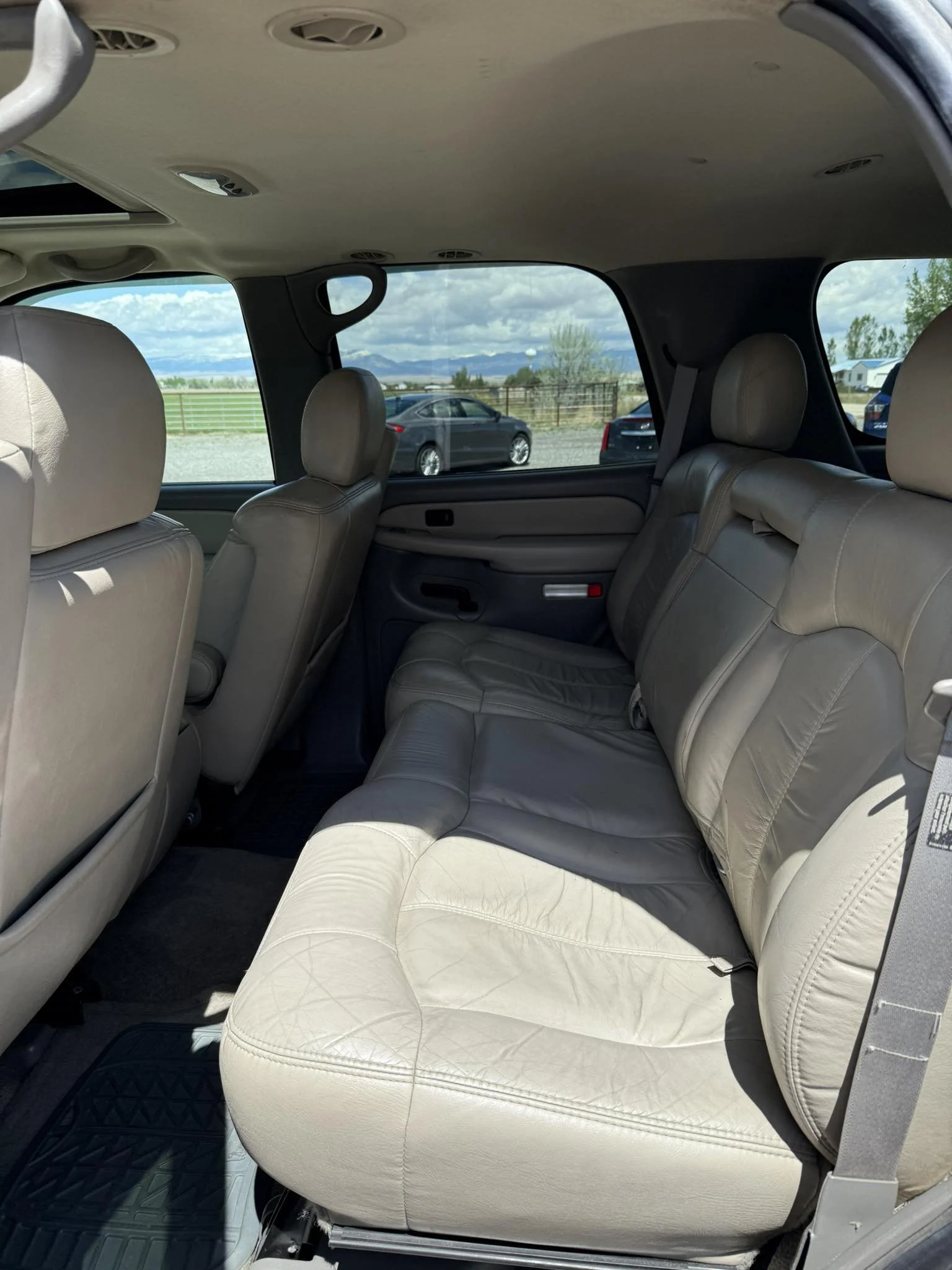 2002 tahoe 5.jpg