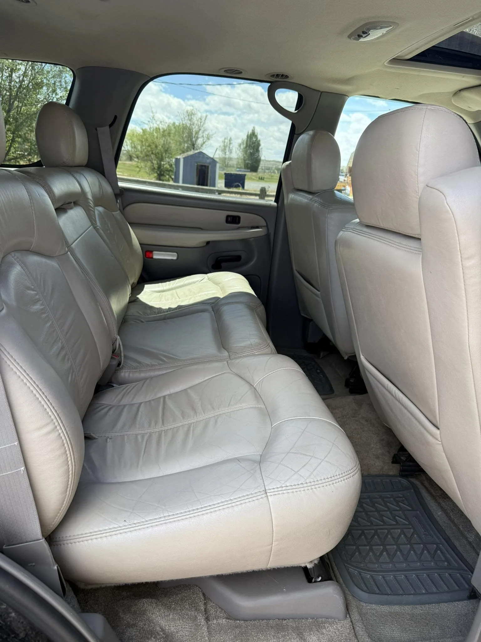 2002 tahoe 7.jpg