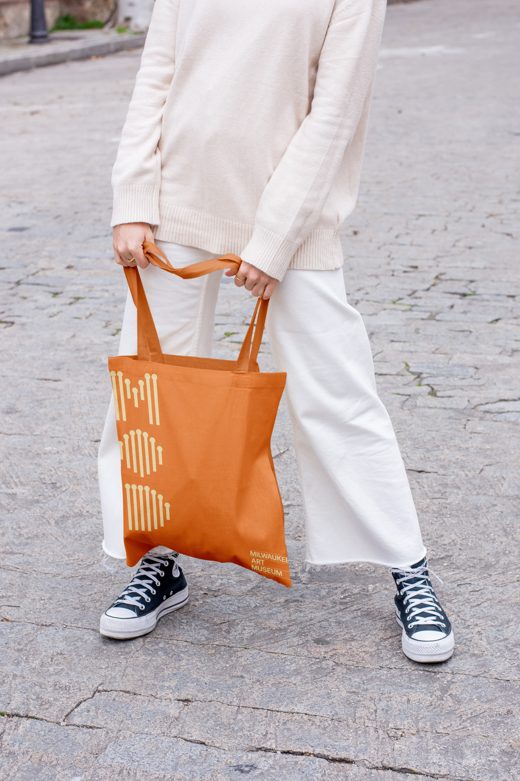 Free Fashion Canvas Bag Mockup1.png