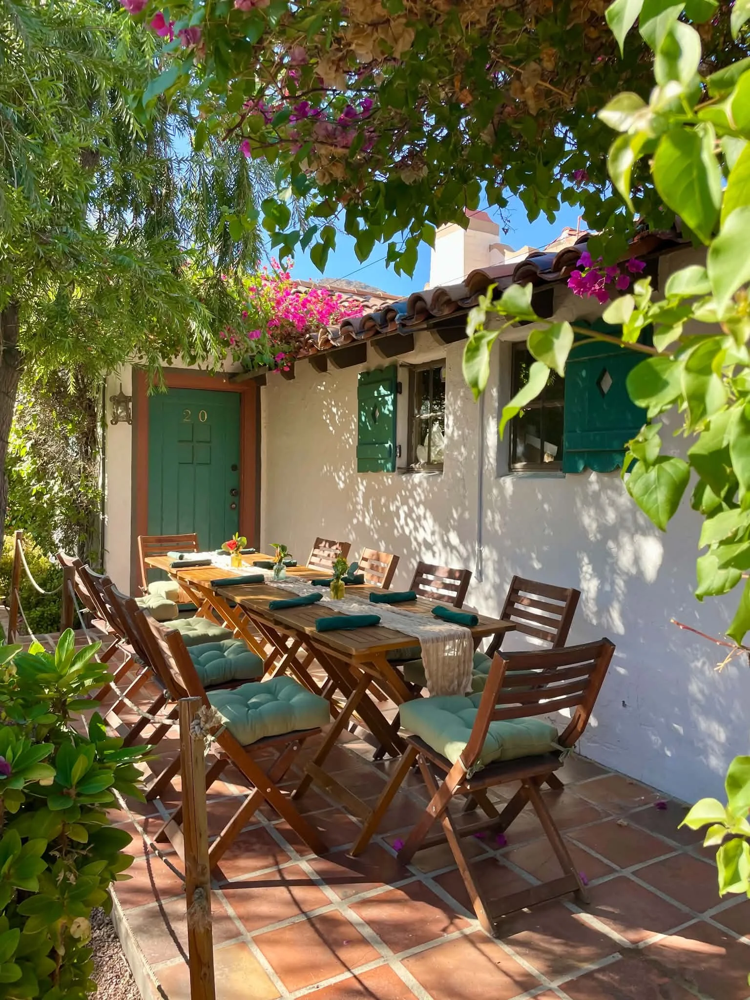 Palm Springs bungalow outdoor seating