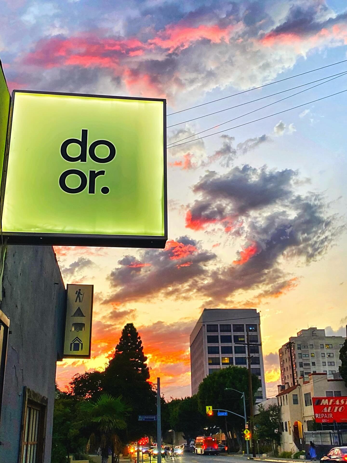 See What&rsquo;s A Brewing  Behind The Green Door 👹⚱️🧹🎃

#losangeleshairstylist #losfelizhairstylist #silverlakehairstylist #hollywoodhair #halloween #johncarpentershalloween #greendoorsalonla