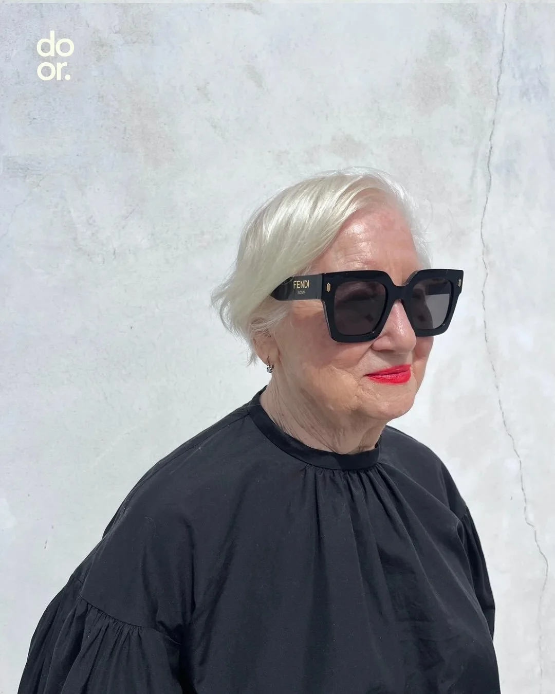 Tasha 💋🕶️

#graduatedbob #blondebombshell #razorcut #oribe #lahair #losfelizhairstylist #hollywoodhair 👋🏽 @davidtolls #greendoorsalonla