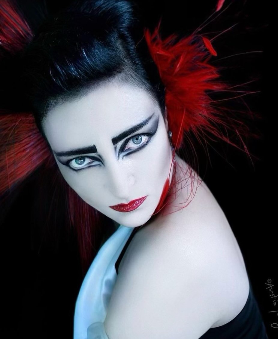 From The Vault ✖️ When Andrew Did Siouxsie&rsquo;s  Hair For Dream Show 💿 

📸 credit Austin Young 
#siouxsieandthebanshees #darkwave #postpunk #gothhair #hollywoodhair