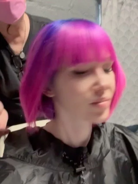 Andrew behind the scenes creating magic with @alicen009 🪄🧞&zwj;♀️

#pinkhair #bobhaircut #hollywoodhair #losfelizhairstylist #greendoorsalonla
