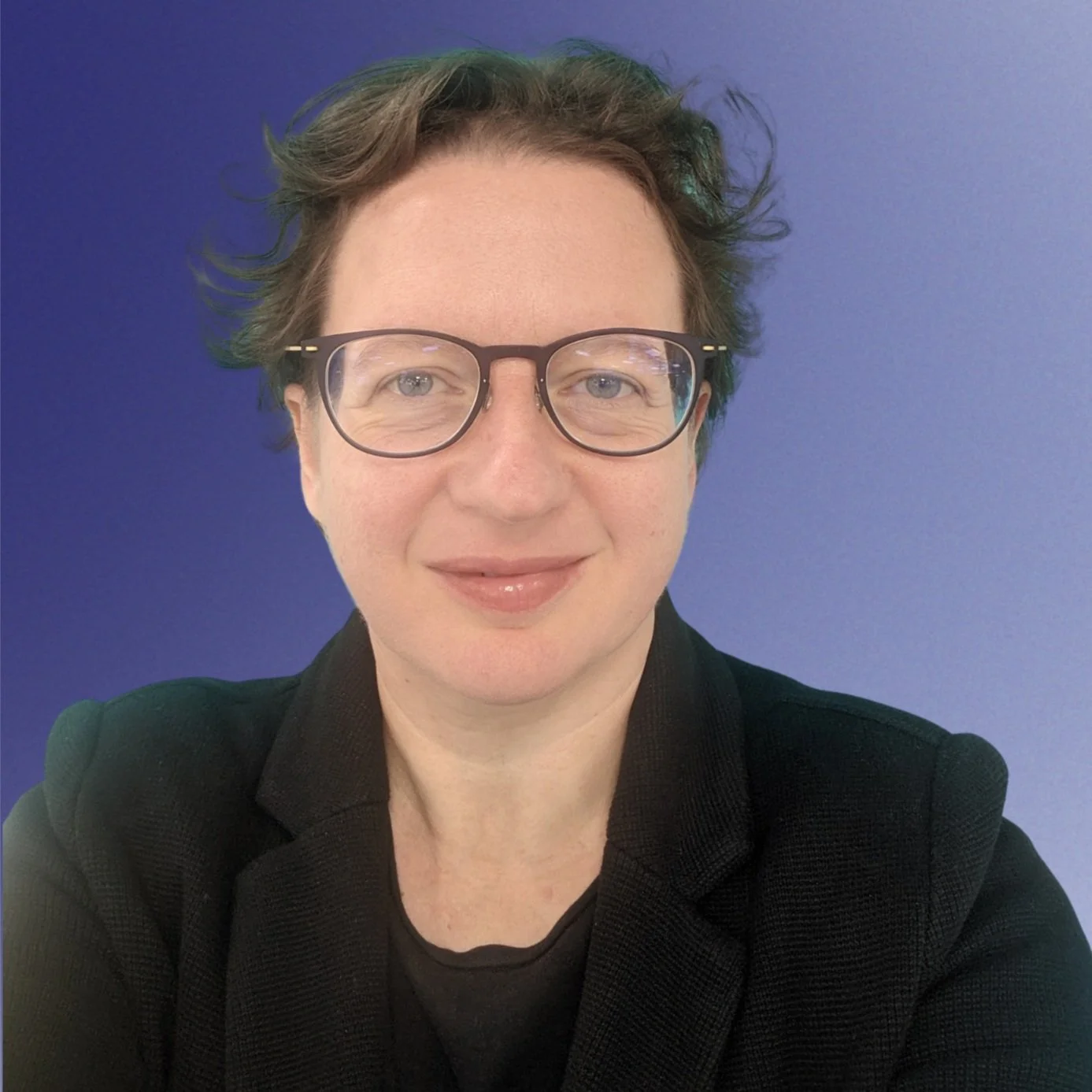 Headshot-Robbie (8).jpg