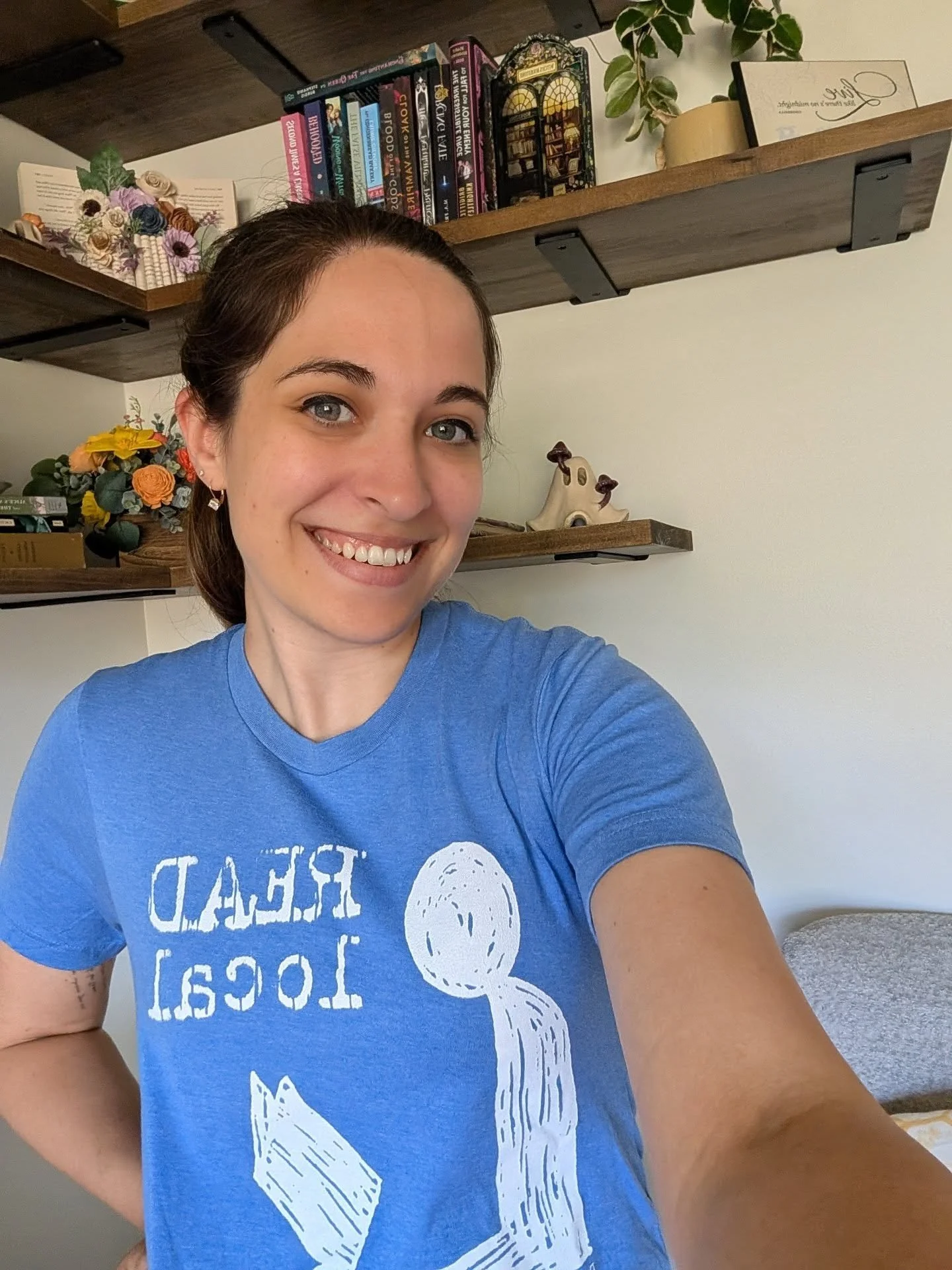 Won't be making it back to BOBC today (because adulting) but make sure to support the indie author general admission panel today at 3pm! And shop/read/buy local! (There are so many treasures behind me from the vendors at the show - full post to come 