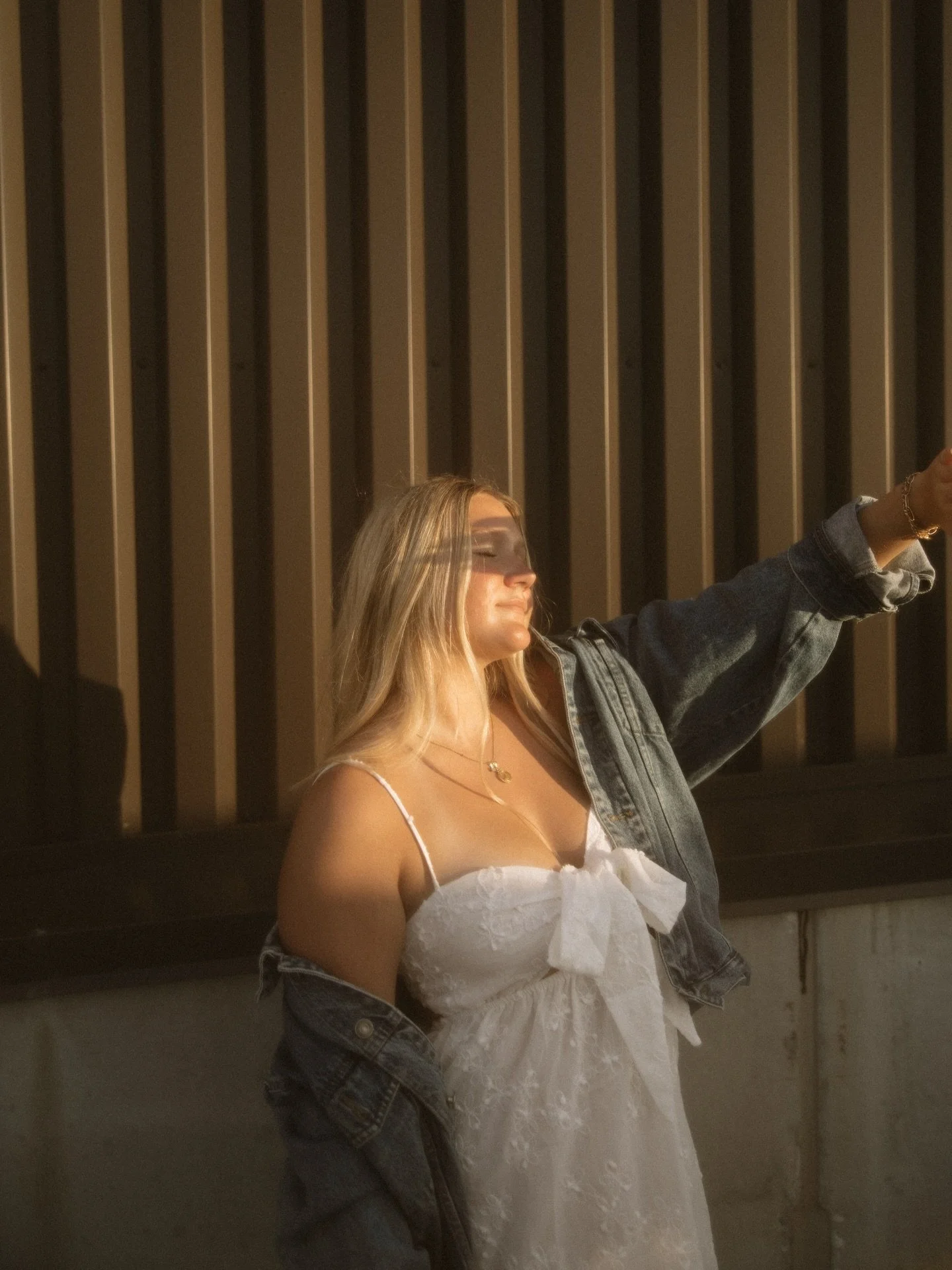 finally sharing some photos from this summer senior session 🦢💌

Associate shot for @kayellaphotography <3 

#ndseniorphotographer #northdakotaseniorphotographer #seniorphotofargo #fargoseniorsunday #ndseniors