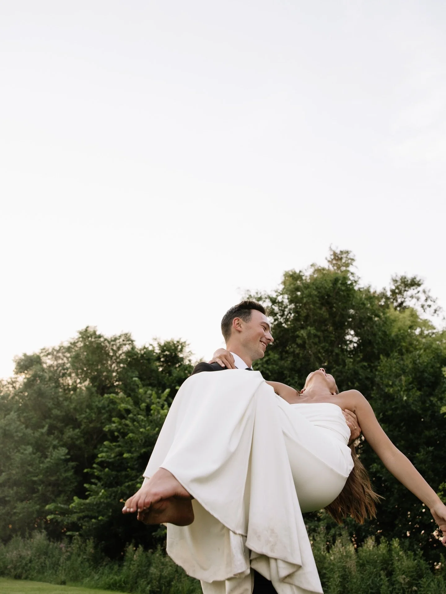 A few moments from this sweet July night ✨🥂🦢

Taken while second shooting for @revelwoodsphoto

#fargoweddingphotographer #northdakotaweddingphotographer #ndweddingphotographer #northdakotawedding #ndwedding