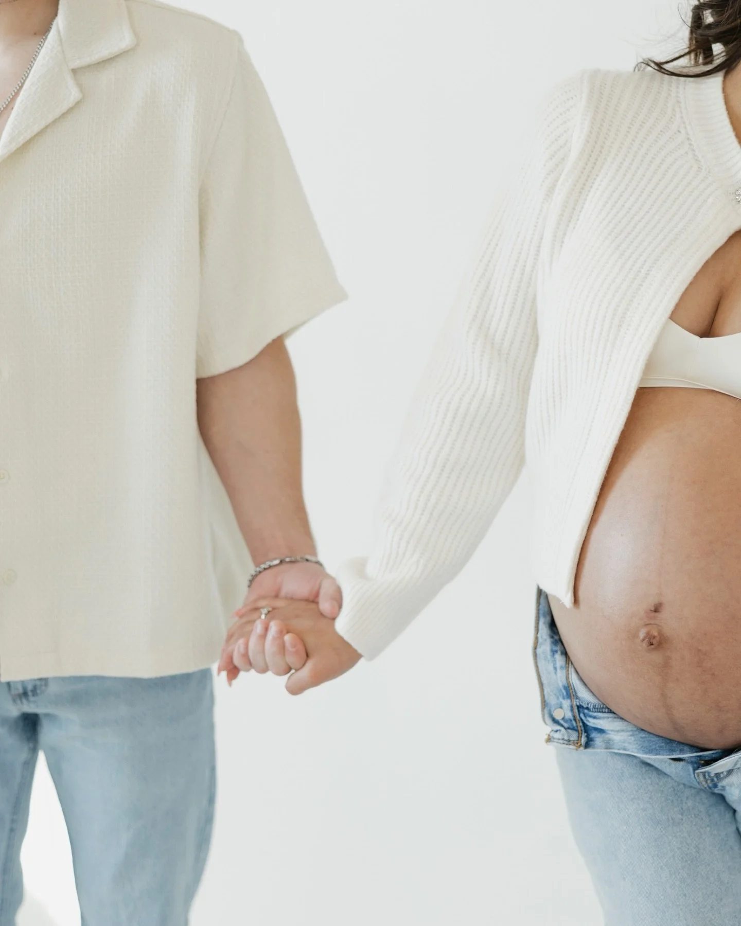 It&rsquo;s been a little over a year since this studio maternity session and I&rsquo;m still obsessed 🤩✨

This is your sign to book your studio mini session (maternity, family, announcement, intimate gender reveal, couple) in collaboration with @vio