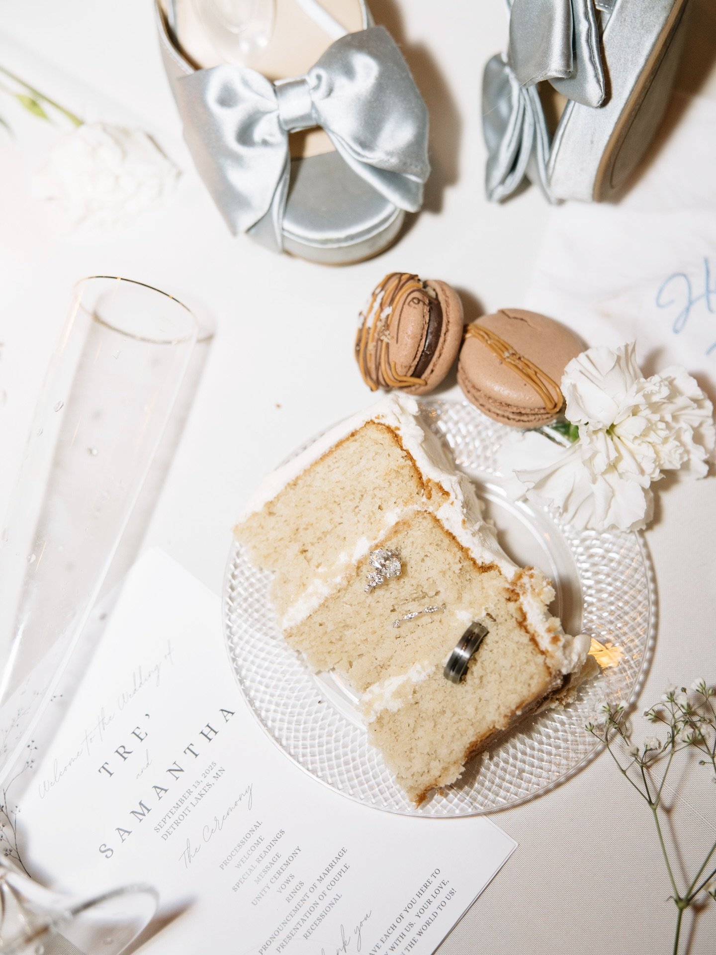 How fun are these late night details?? 👏🏼🥂

Taken while second shooting for @livbygrace 

#2026wedding #fargoweddingphotographer #thepines #northdakotaweddingphotographer #ndweddingphotographer
