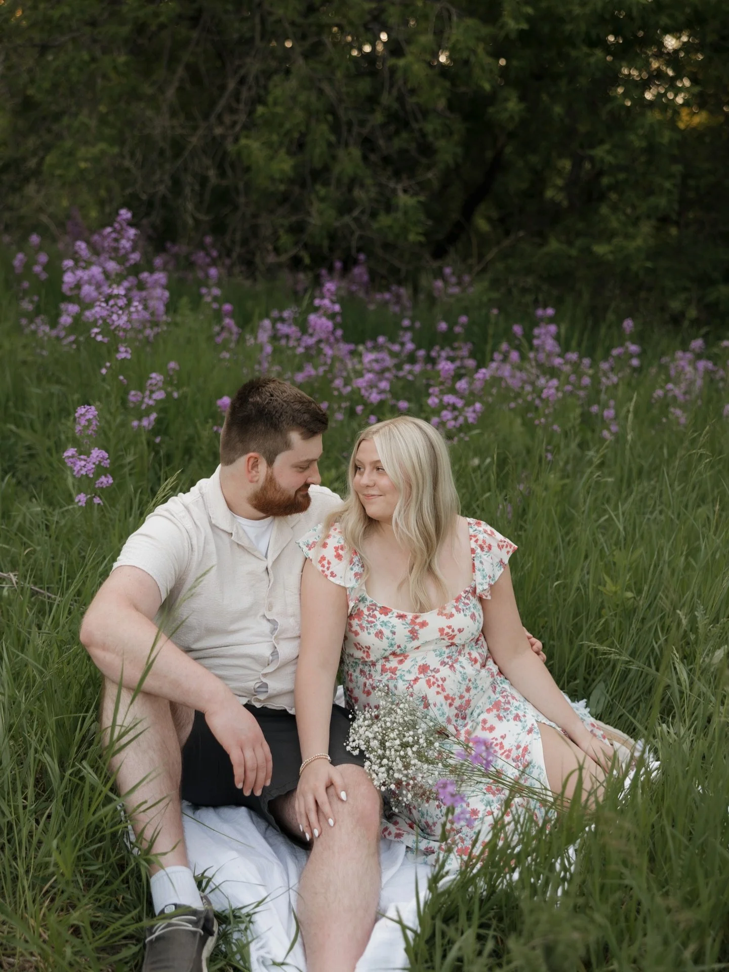 Only a few more weeks until the trees are full of green &amp; the flowers start to bloom and I couldn&rsquo;t be more excited 🌸🥰💕

fargo wedding photographer, north dakota couples session, midwest wedding photography, golden hour couples session f
