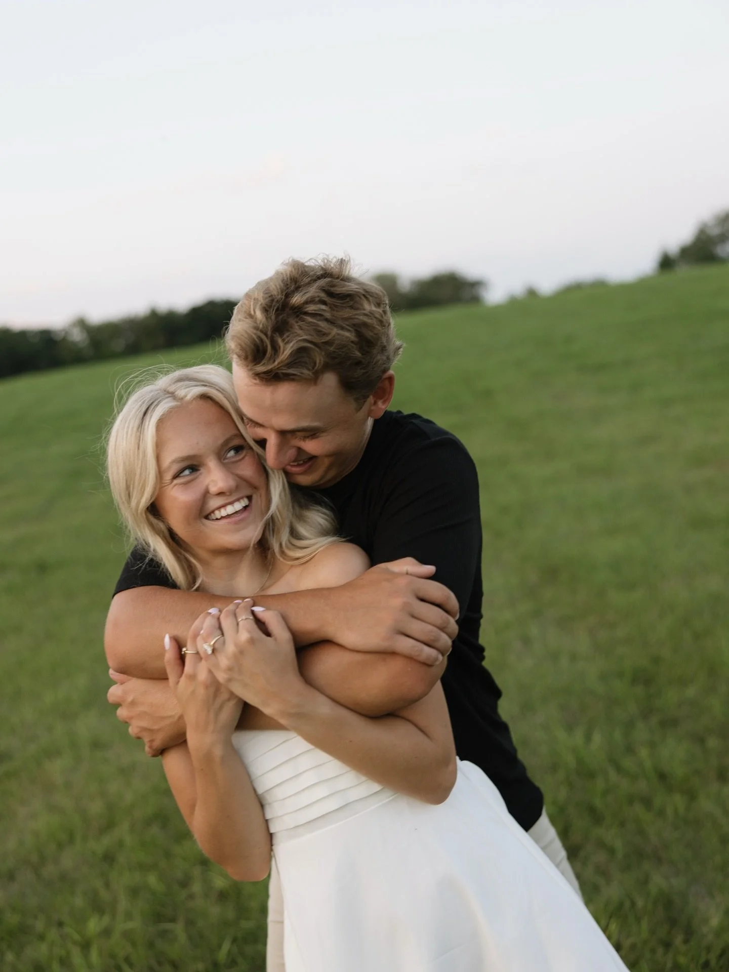 Sharing some of these gorgeous engagement photos again because it&rsquo;s Payton &amp; Jake&rsquo;s wedding day!!!! 🤍

Let&rsquo;s get you married 🤍🦢🪩✨