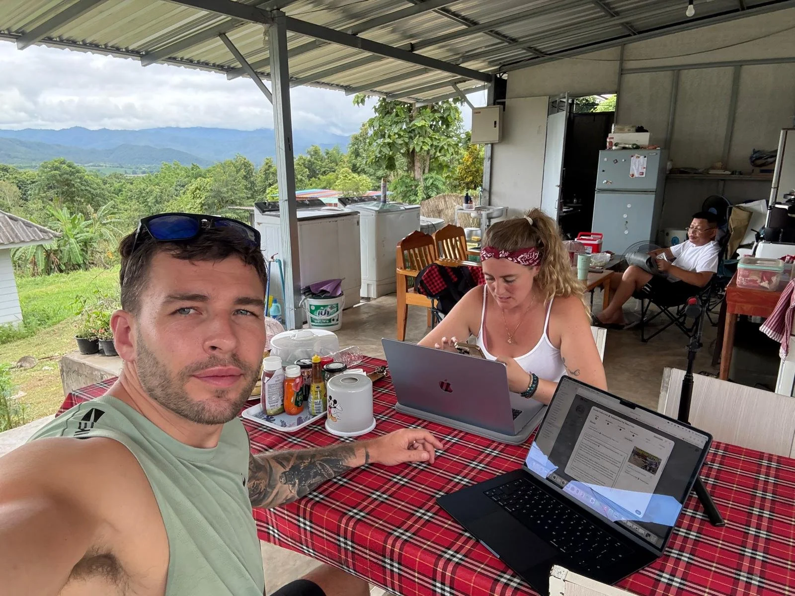 π Full-Time Family Travel