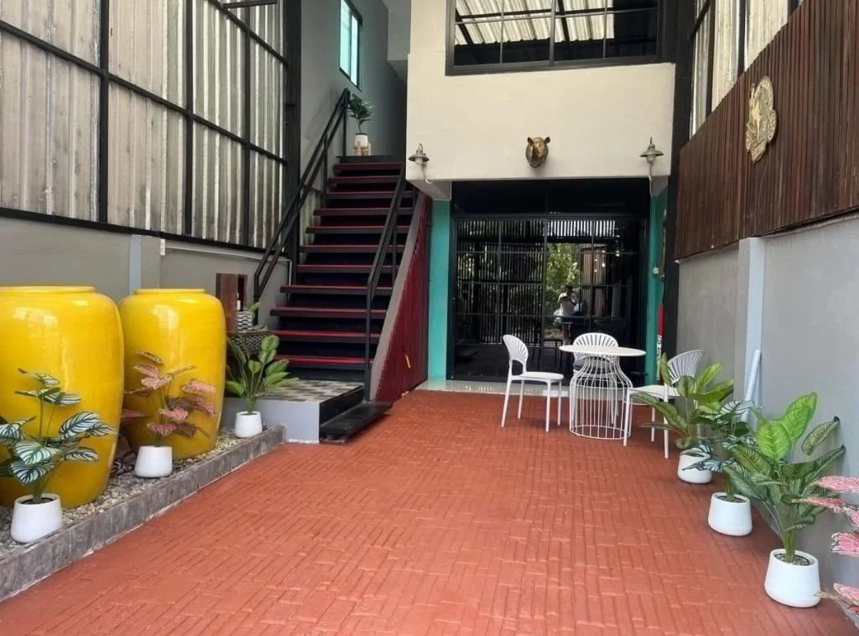 Spacious modern family townhouse in Chiang Mai near Nimman with stylish decor, easy access to restaurants, shops, and vibrant city vibes