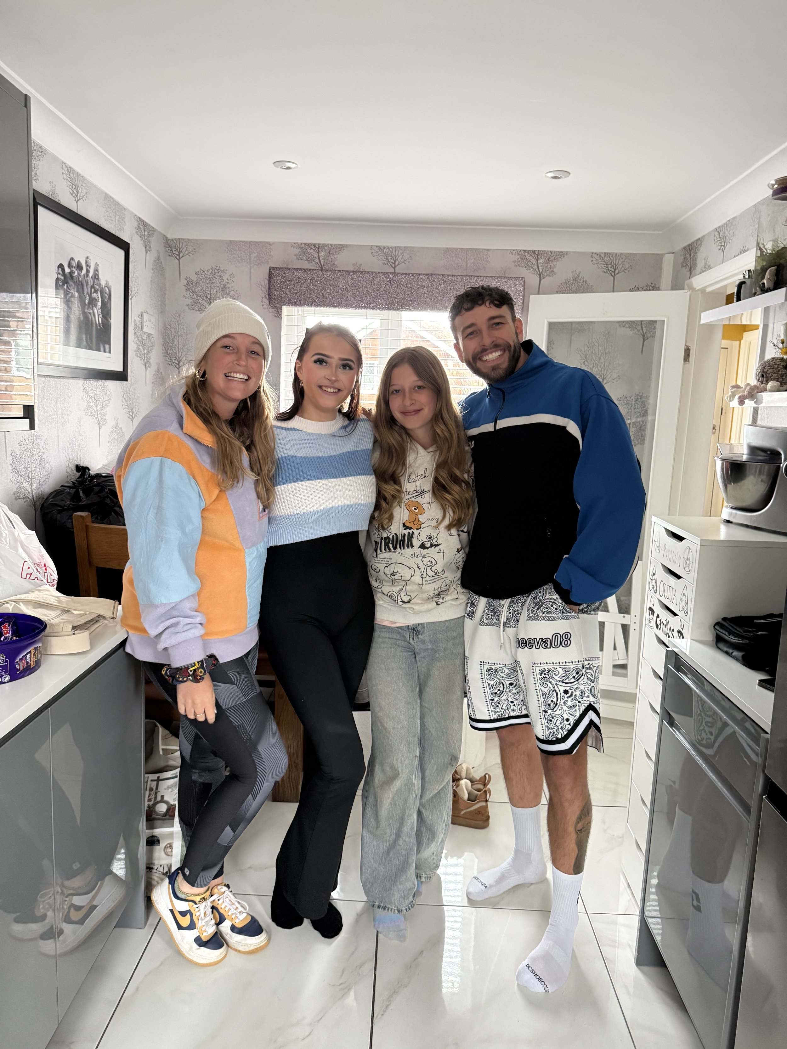 smiths on tour travel family reunited in the UK