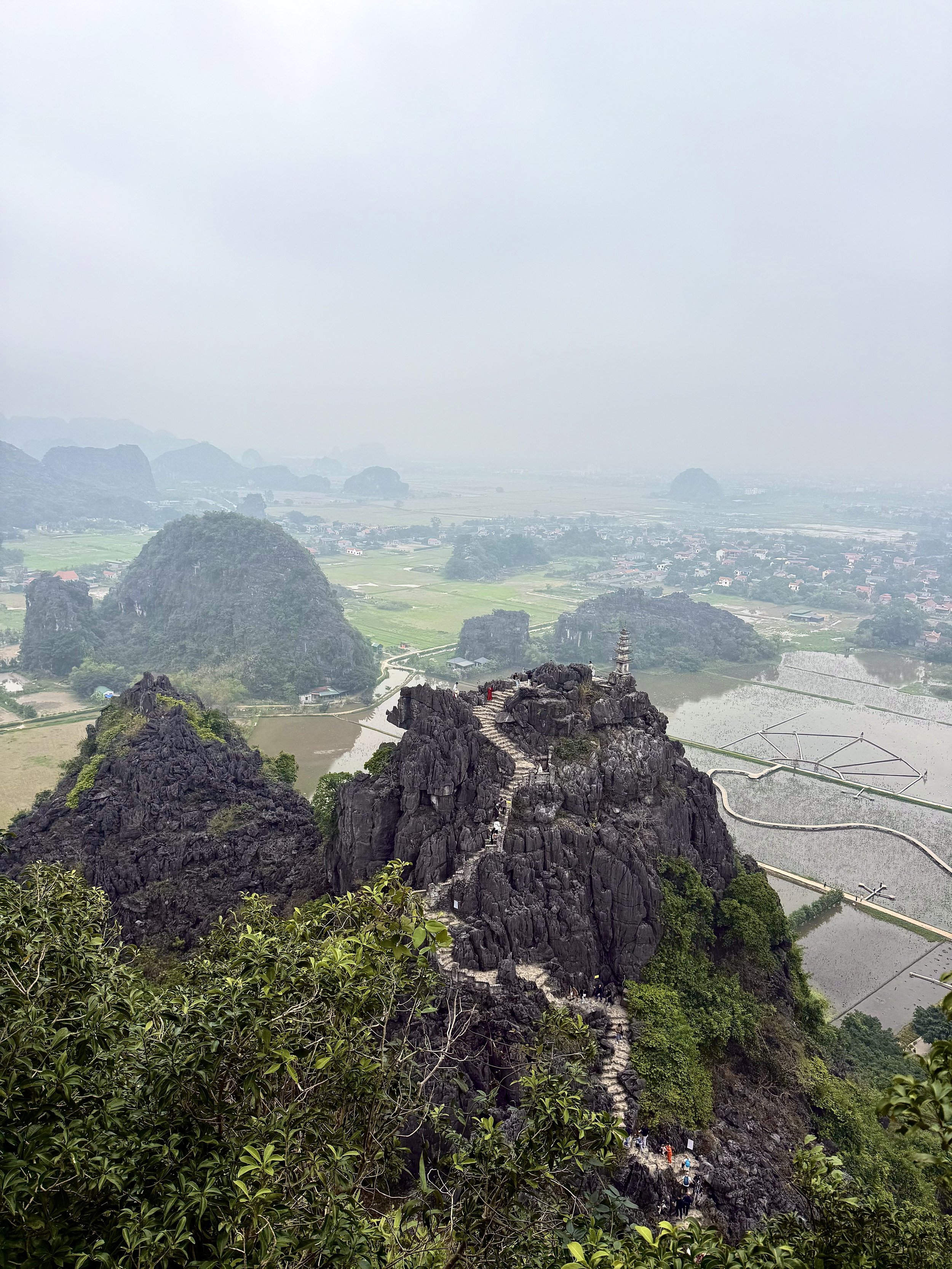Mua Cave hike steps Ninh Binh Vietnam family friendly viewpoint