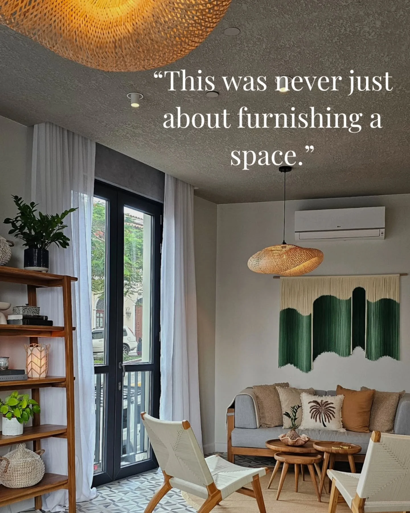 Designing a home is never just about how it looks.
Es acerca de c&oacute;mo se siente. 🥹🫶🏻✨️

Este proyecto fue construido desde la confianza, la intuici&oacute;n y el cuidado.
Las palabras que acompa&ntilde;an este carrusel son parte de un testim