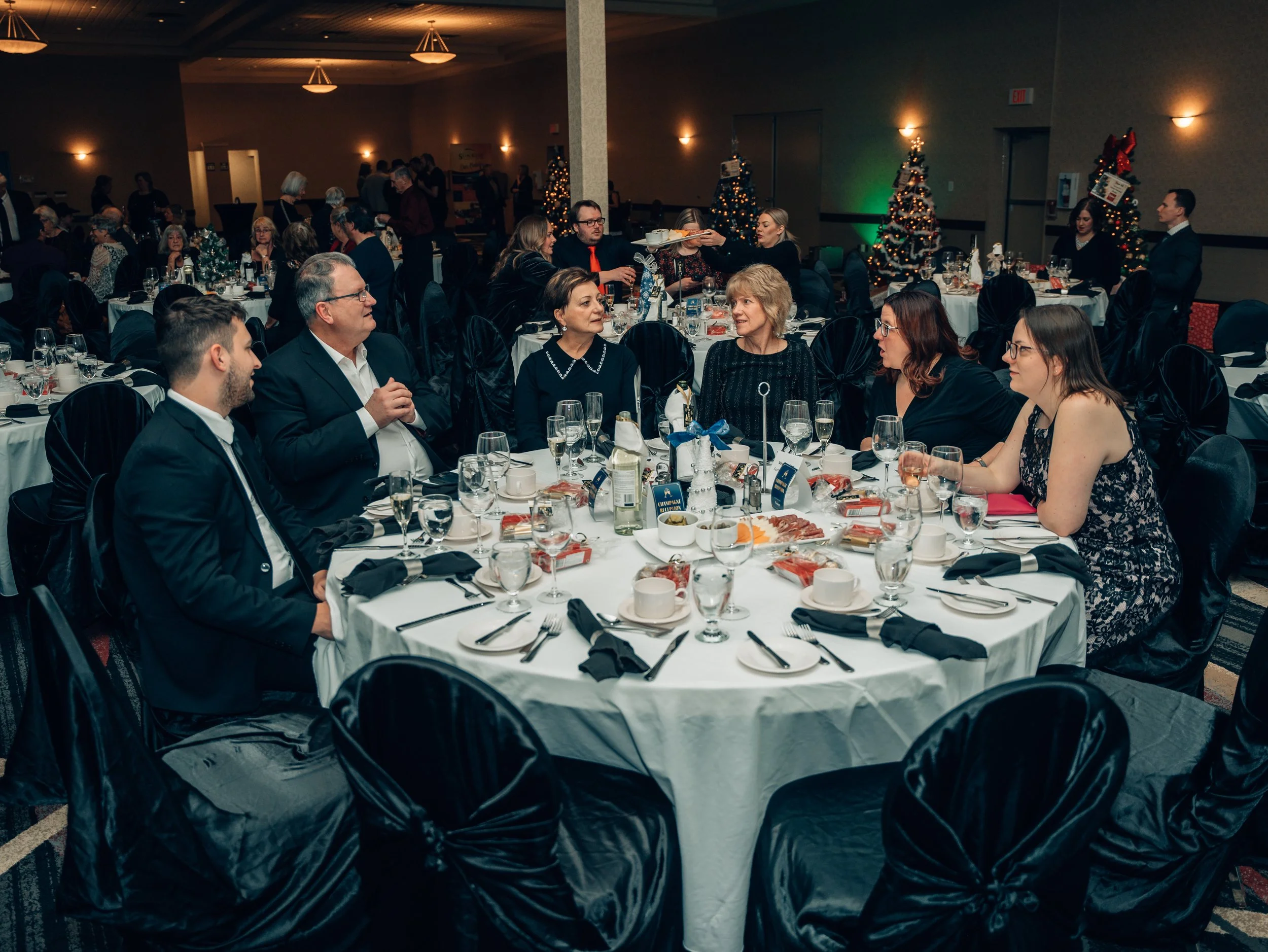 UWholidaytreegala-05873.jpg