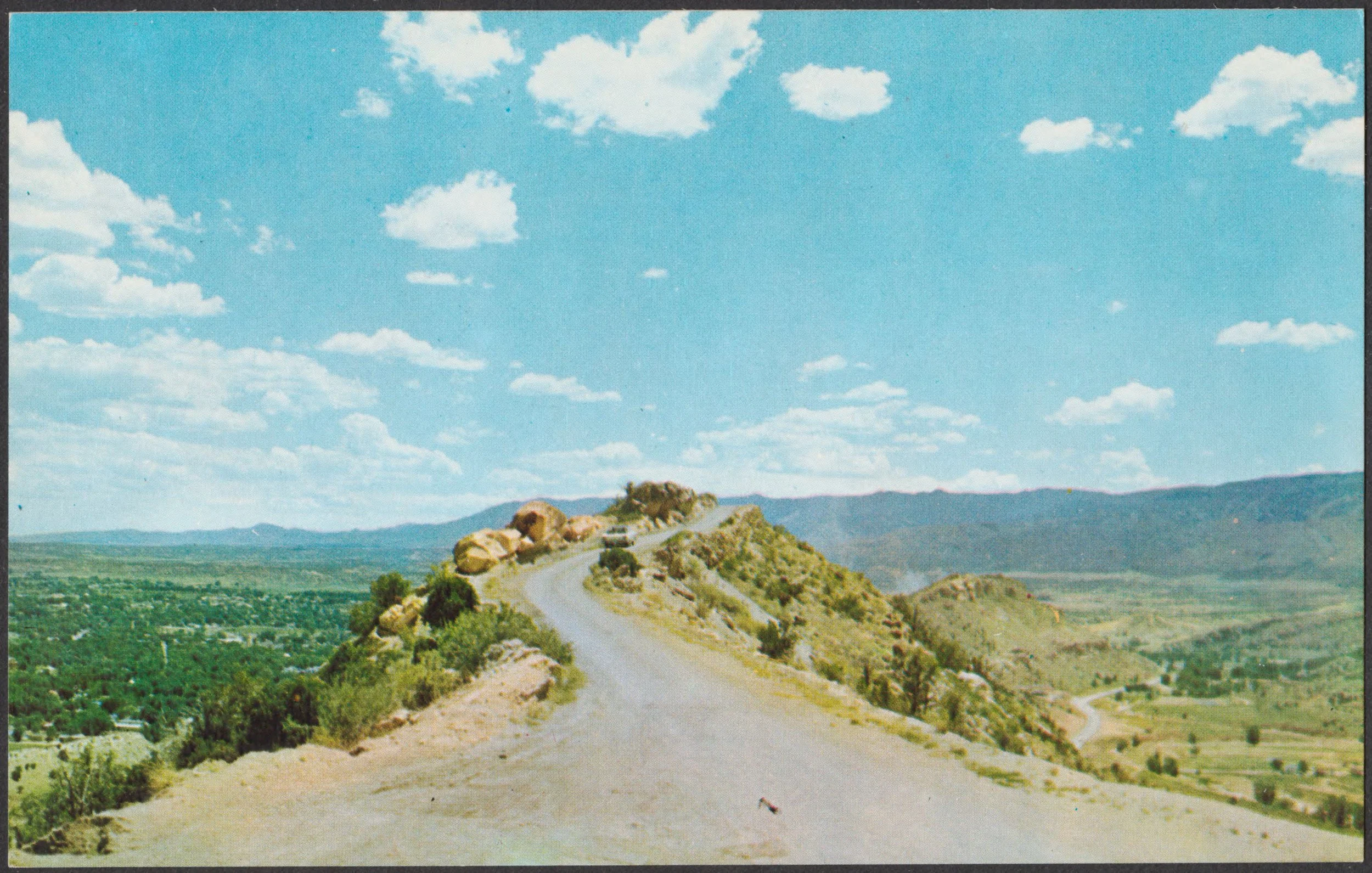 a picture of Skyline Drive in Canon City Colorado, just a short drive from Lost Pond wedding venue. See the scenic mountain views.