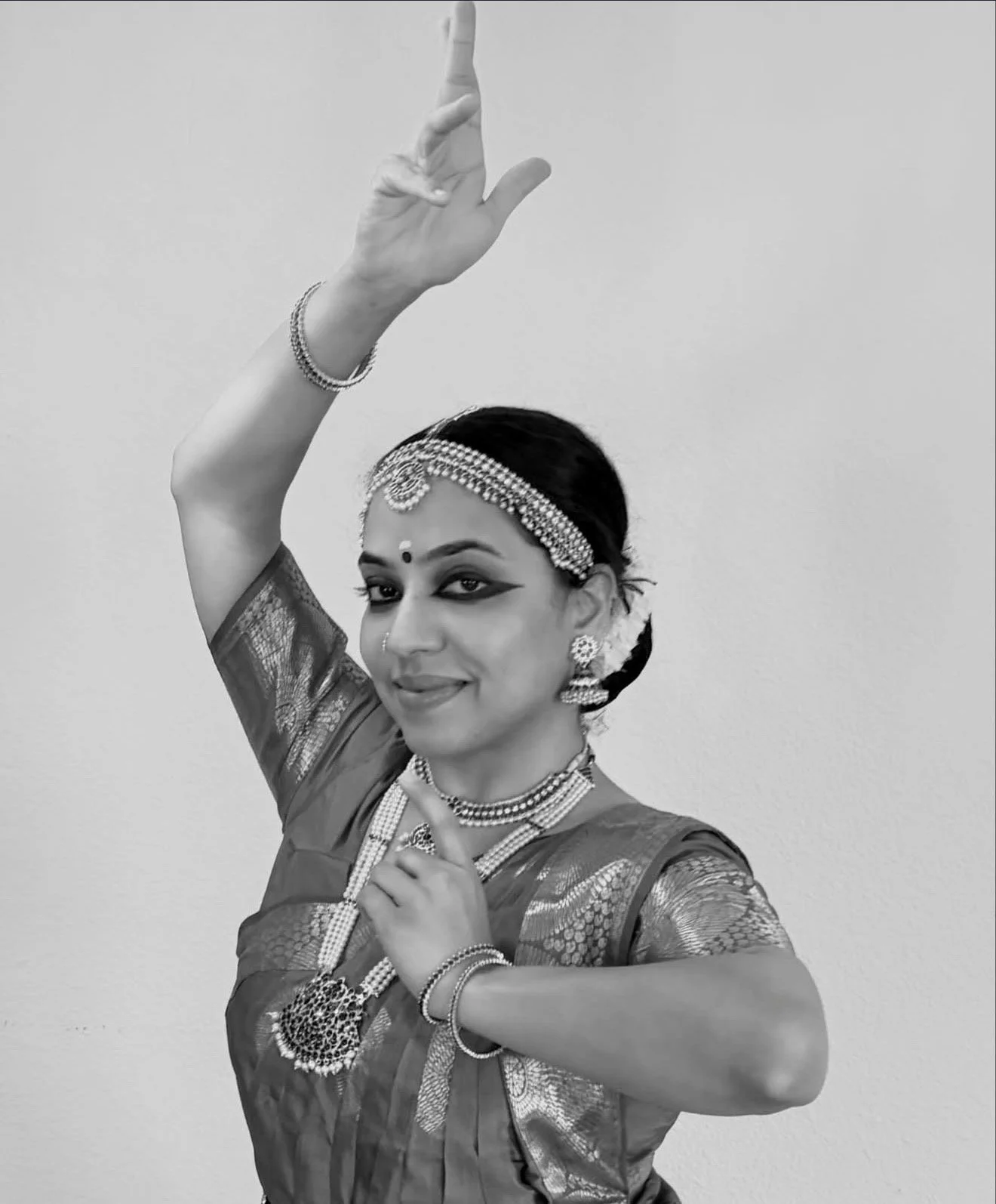 Radhika Raasarathe (she/her) is a professional Bharatanatyam dancer, choreographer, and the Artistic Director of Anurakthi Art Space (anurakthi.org). Immersed in the art form since age four, Radhika has been training and evolving in this field for al