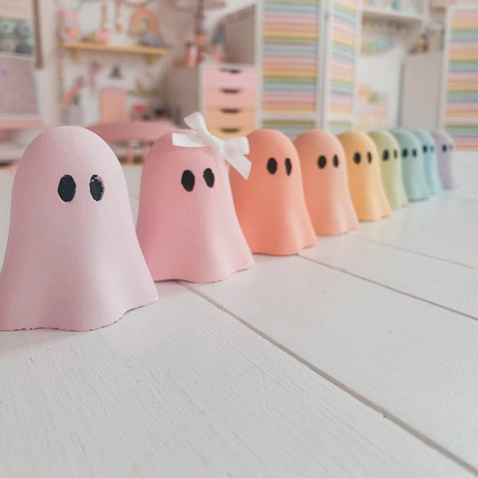 This handmade ghost shelfie is the perfect little haunt for your home. With a clean, minimalist design and just the right touch of spooky charm, it’s a subtle way to keep the Halloween spirit alive all year long. Ideal for mantels, bookshelves, or ti