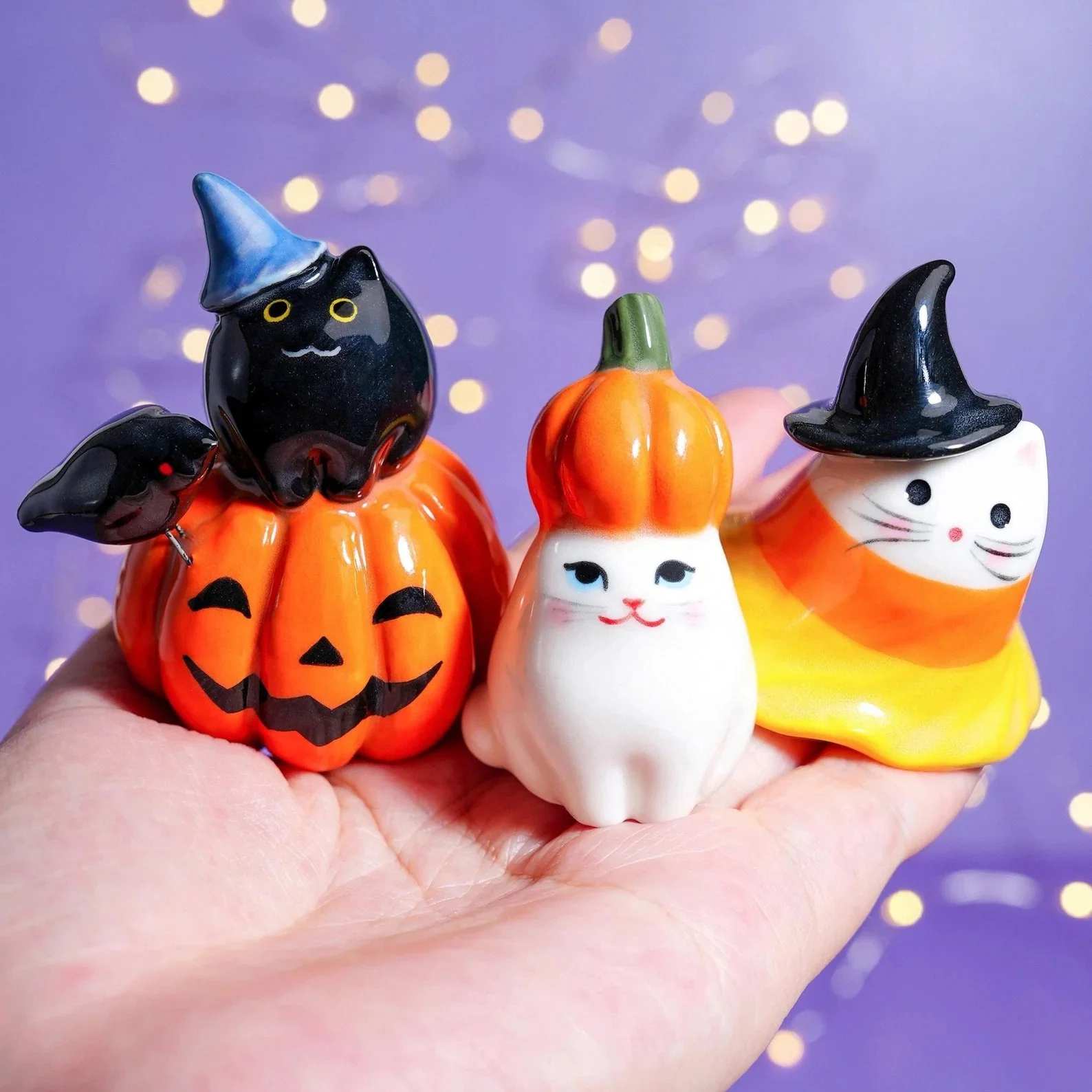 This handmade black cat on a pumpkin is pure Halloween magic. With its vintage-inspired charm and cozy autumn vibes, it’s the perfect addition to your spooky season decor. Whether you’re building a haunted village or just love classic Halloween icons